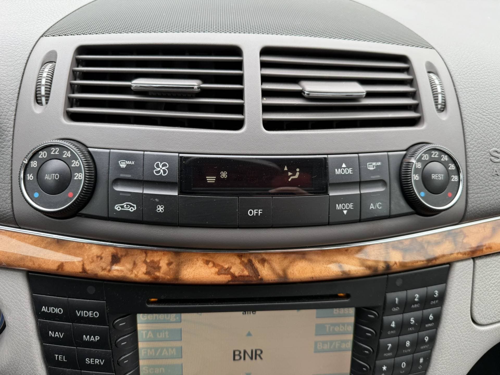 Mercedes-Benz E-Klasse thumbnail 23