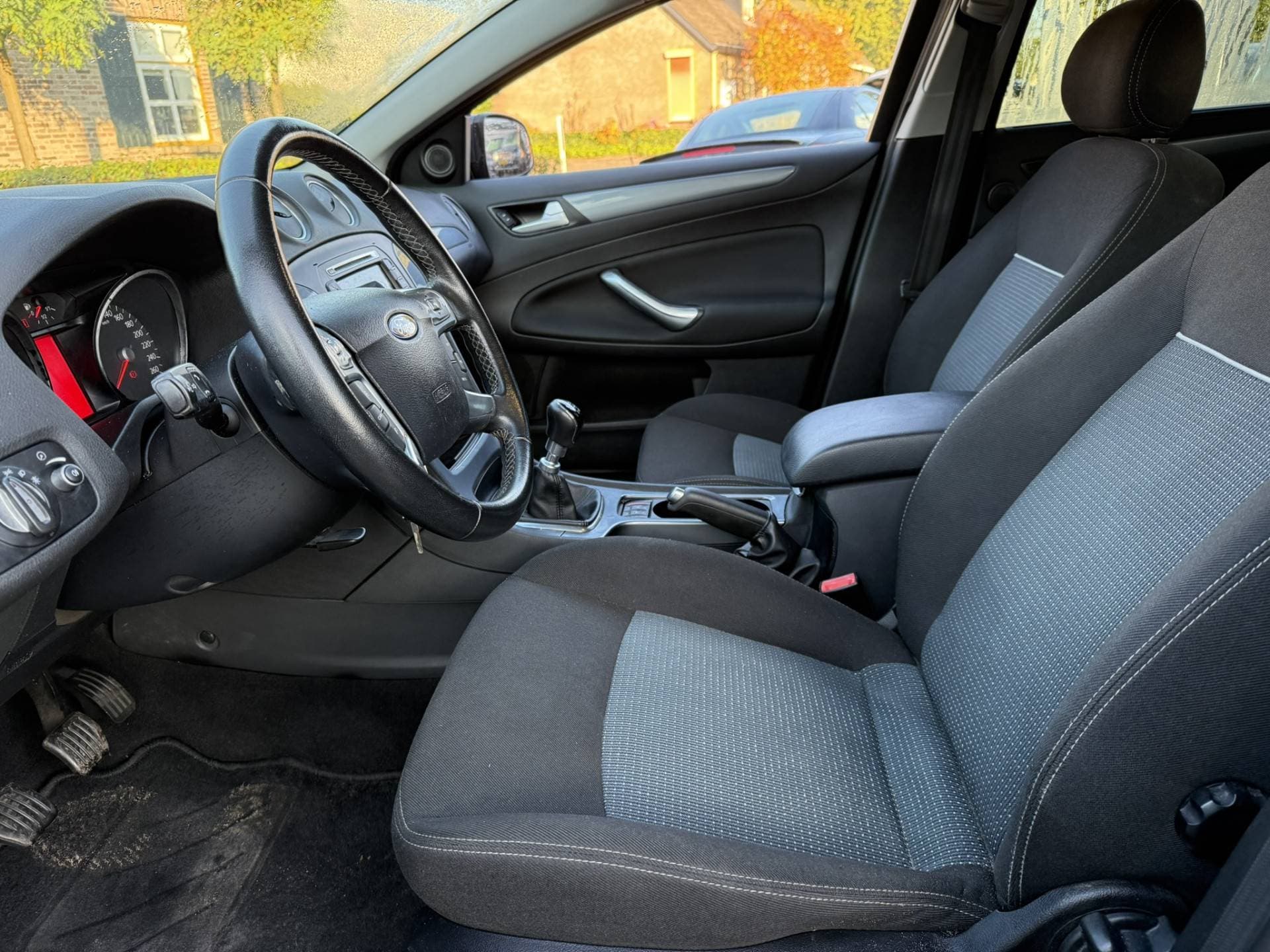 Ford Mondeo thumbnail 11