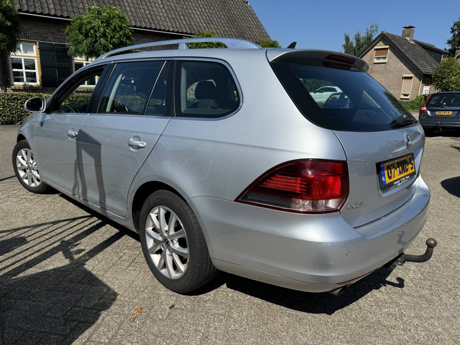 Volkswagen Golf thumbnail 2