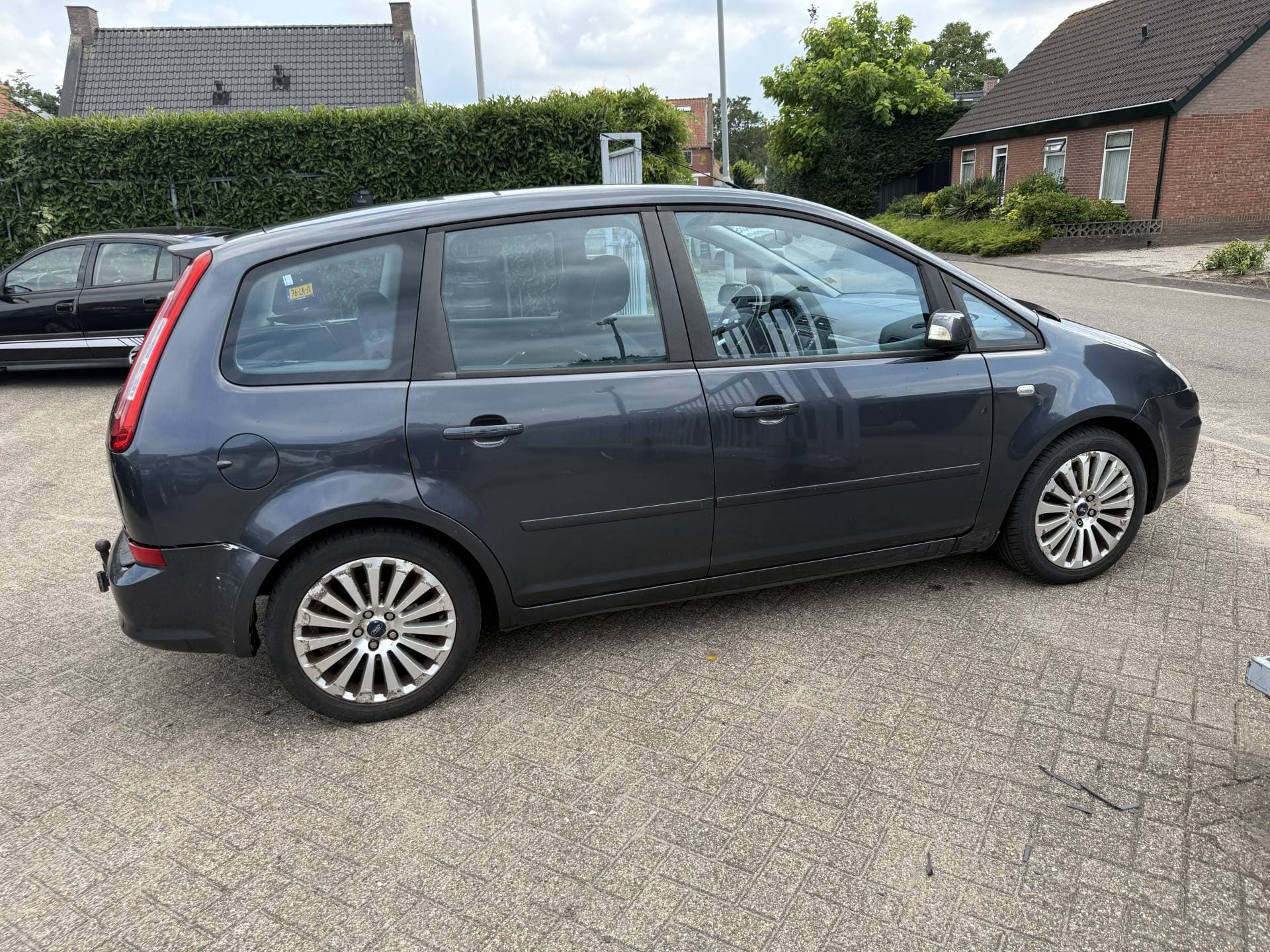 Ford C-MAX thumbnail 3