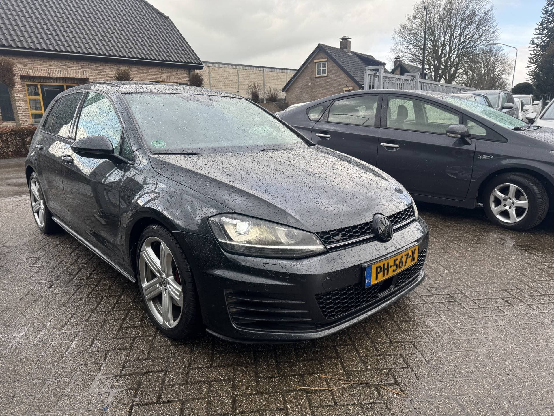 Volkswagen Golf 2.0 TDI GTD thumbnail 2