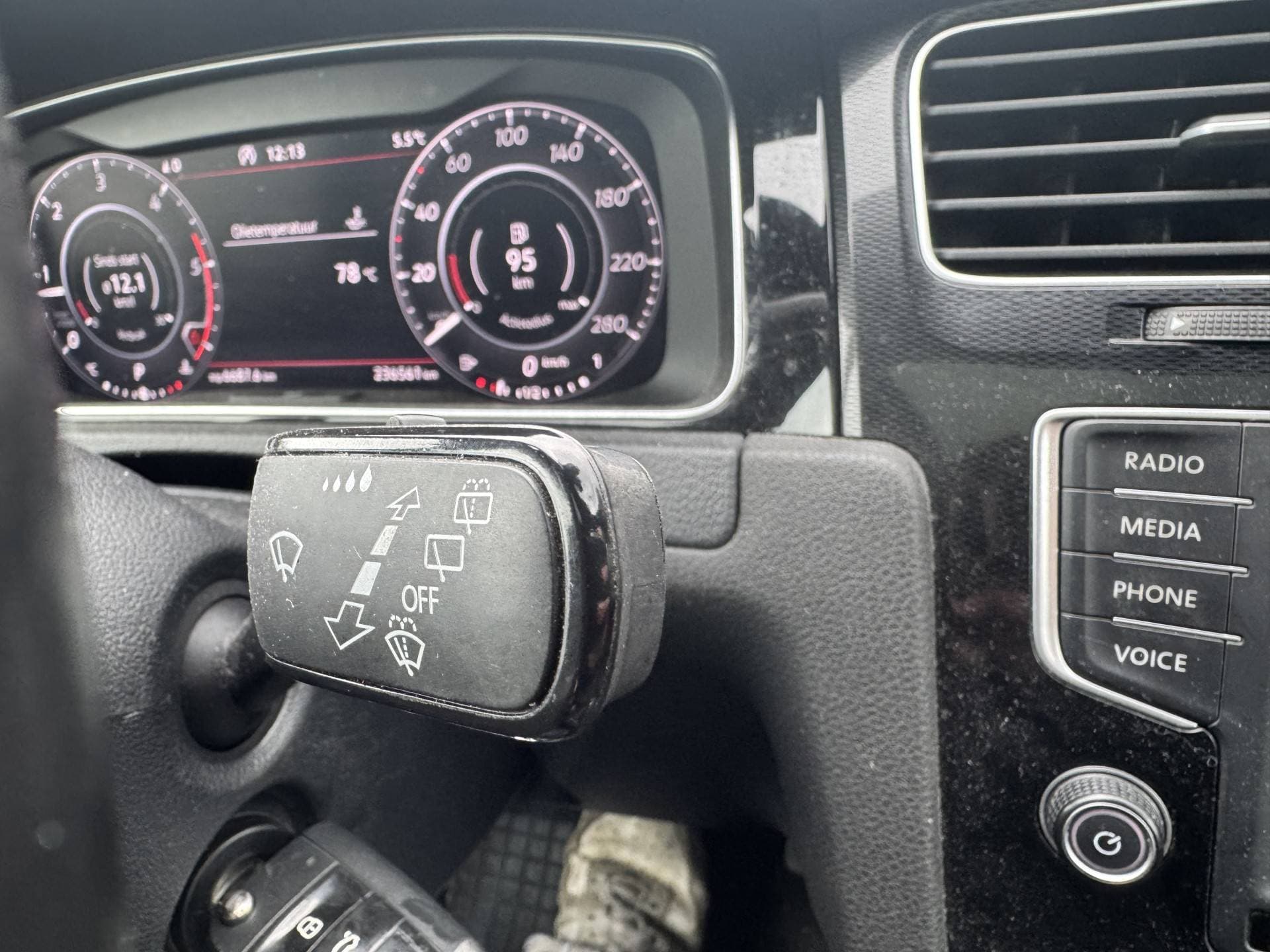 Volkswagen Golf 2.0 TDI GTD thumbnail 17