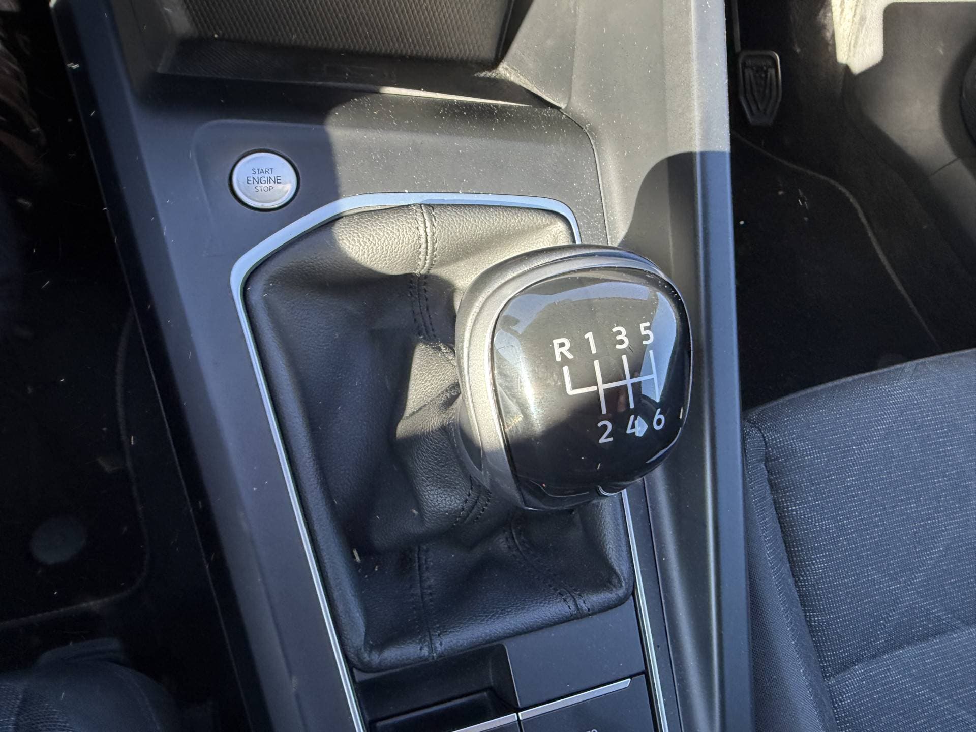 Volkswagen Golf 2.0 TDI Life Business thumbnail 14