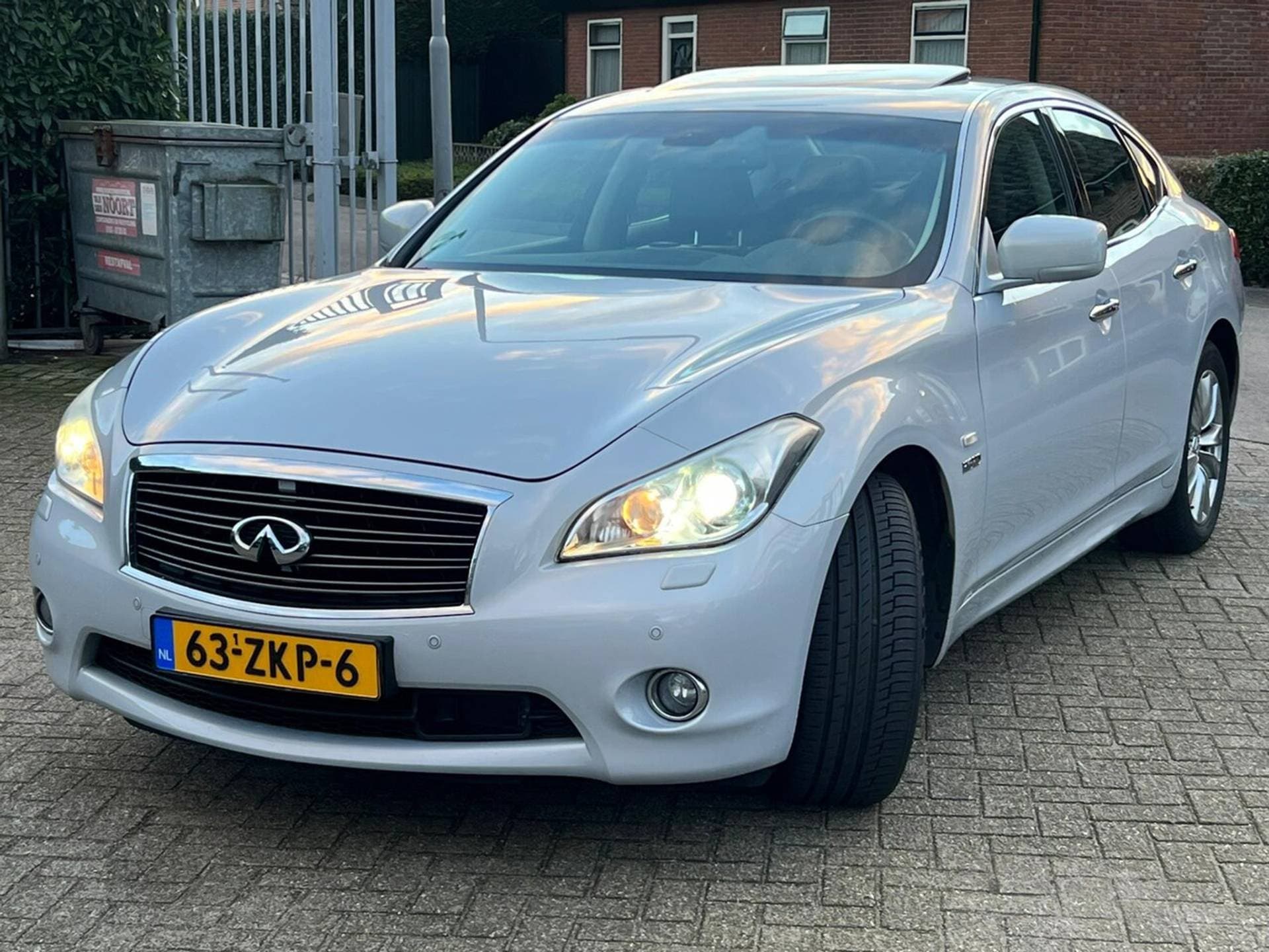 Infiniti M thumbnail 4