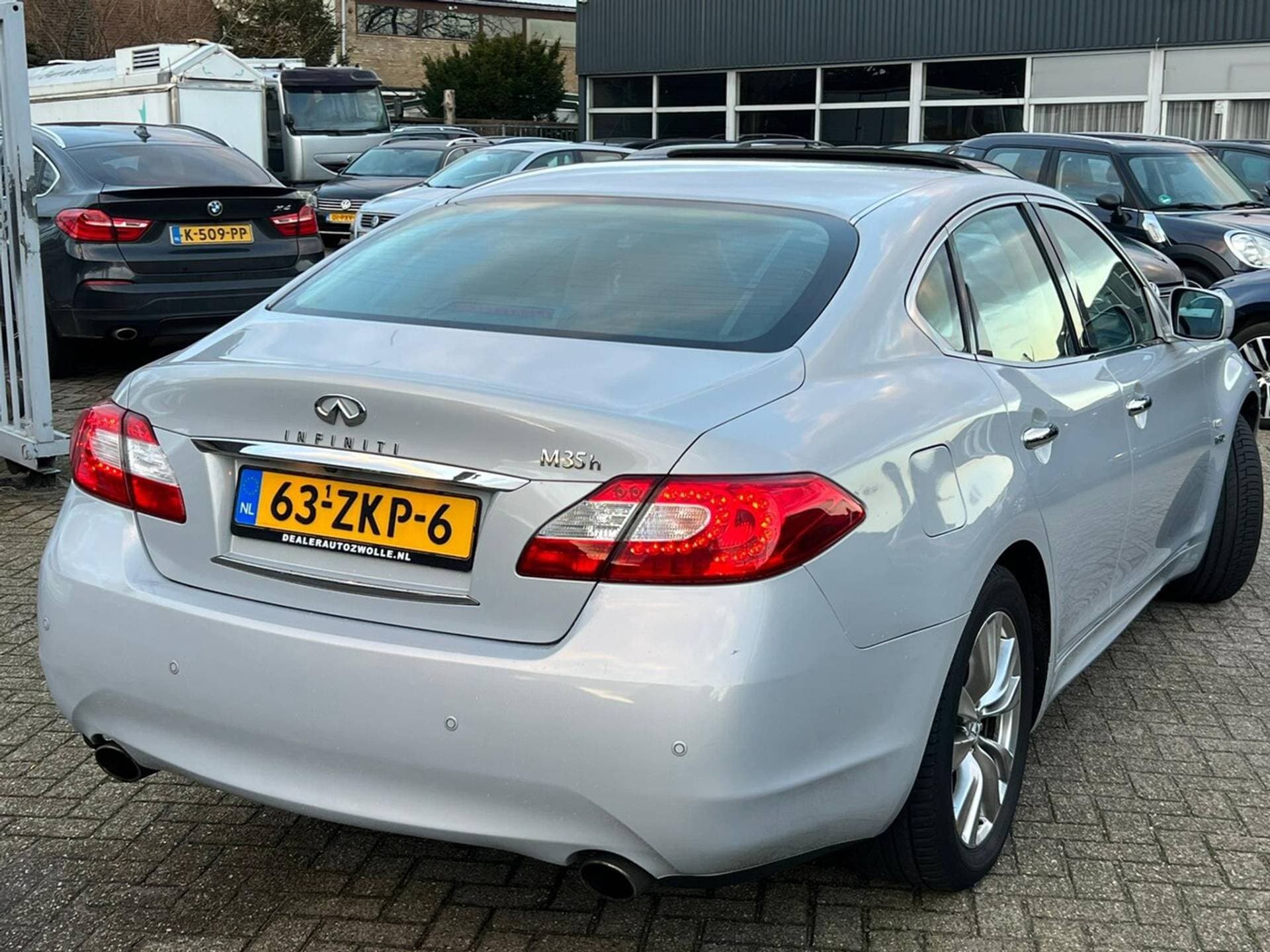 Infiniti M thumbnail 6