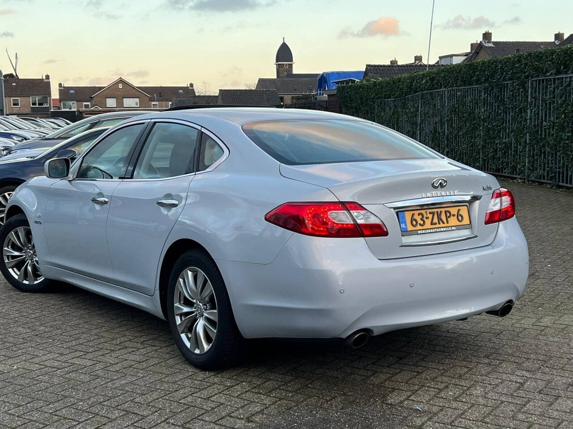 Infiniti M thumbnail 7