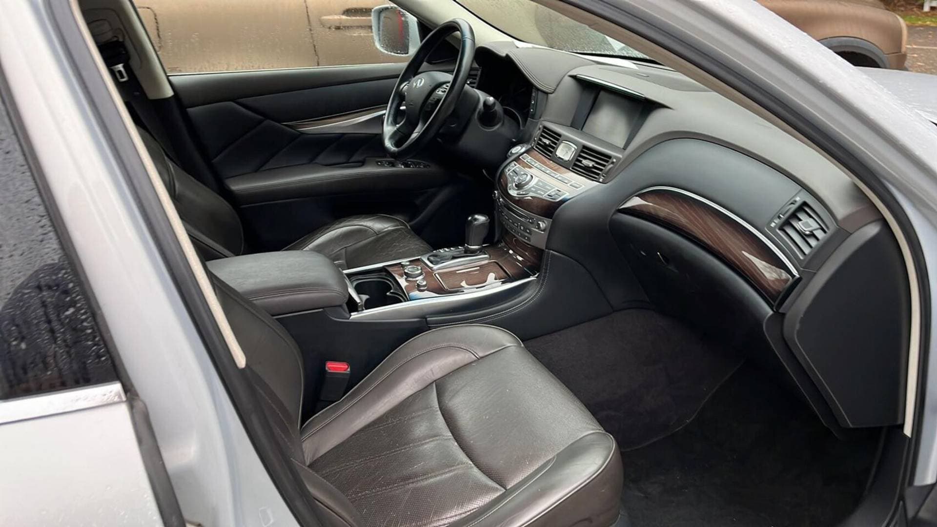 Infiniti M thumbnail 10