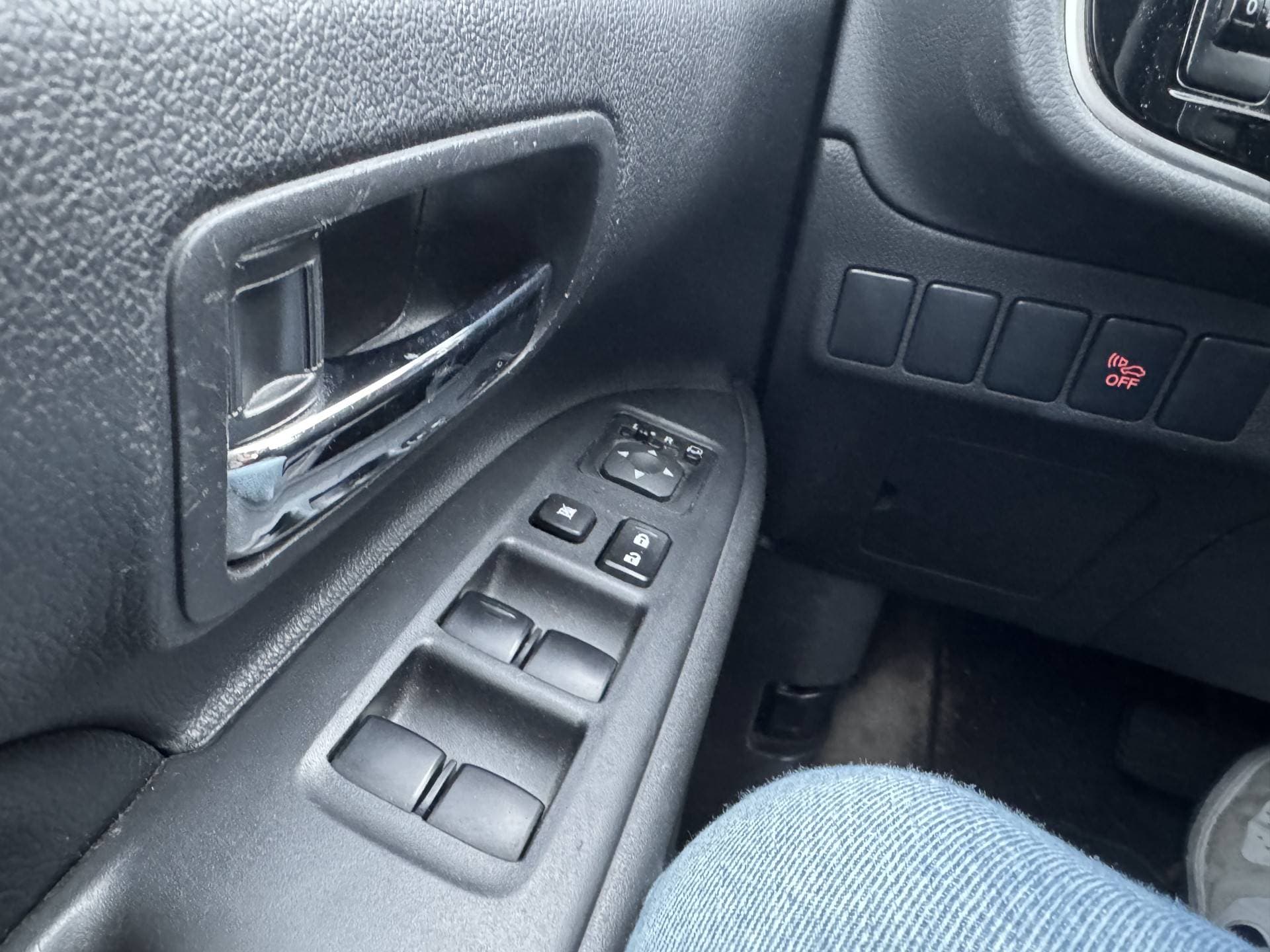 Mitsubishi Outlander thumbnail 11