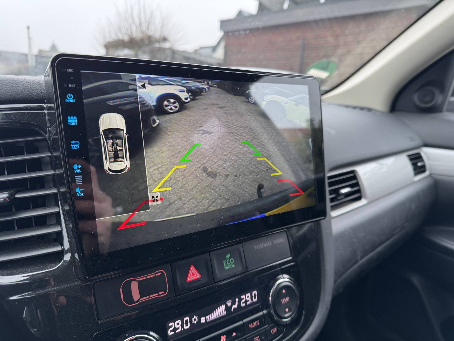 Mitsubishi Outlander thumbnail 17