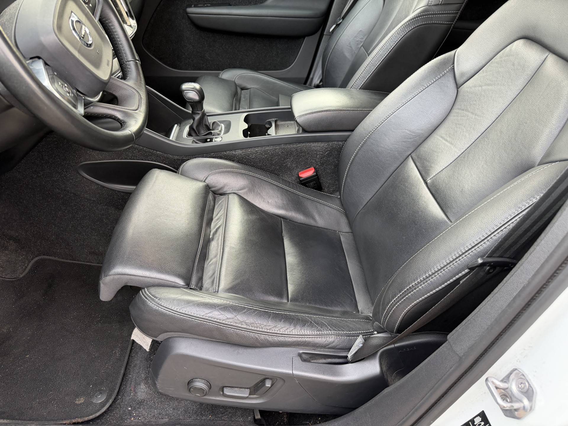 Volvo XC40 thumbnail 6