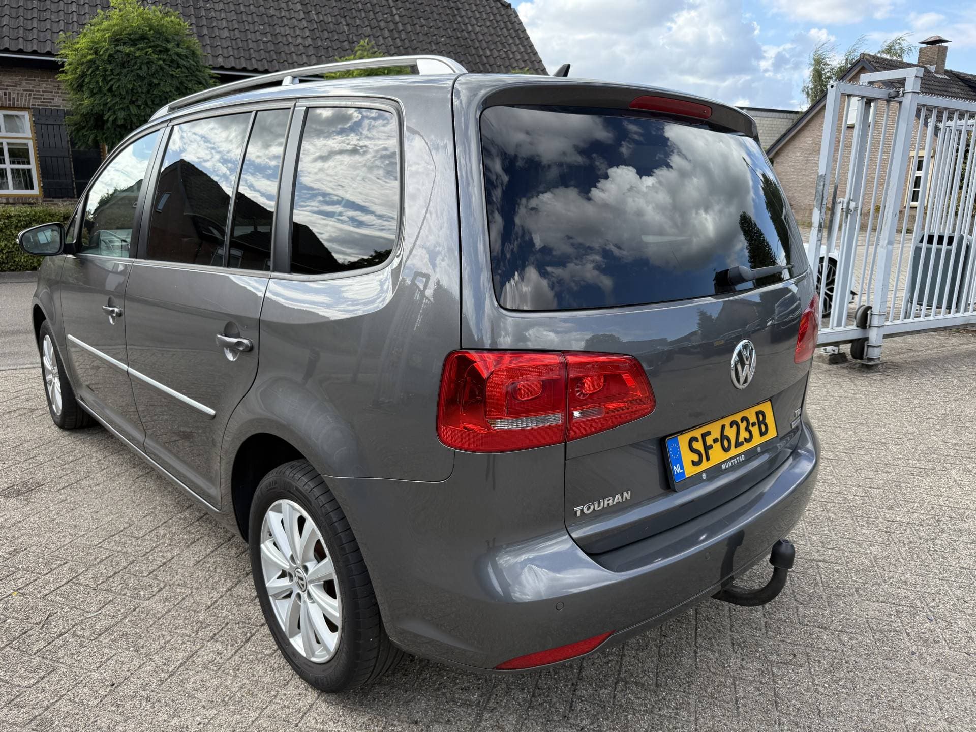 Volkswagen Touran thumbnail 5