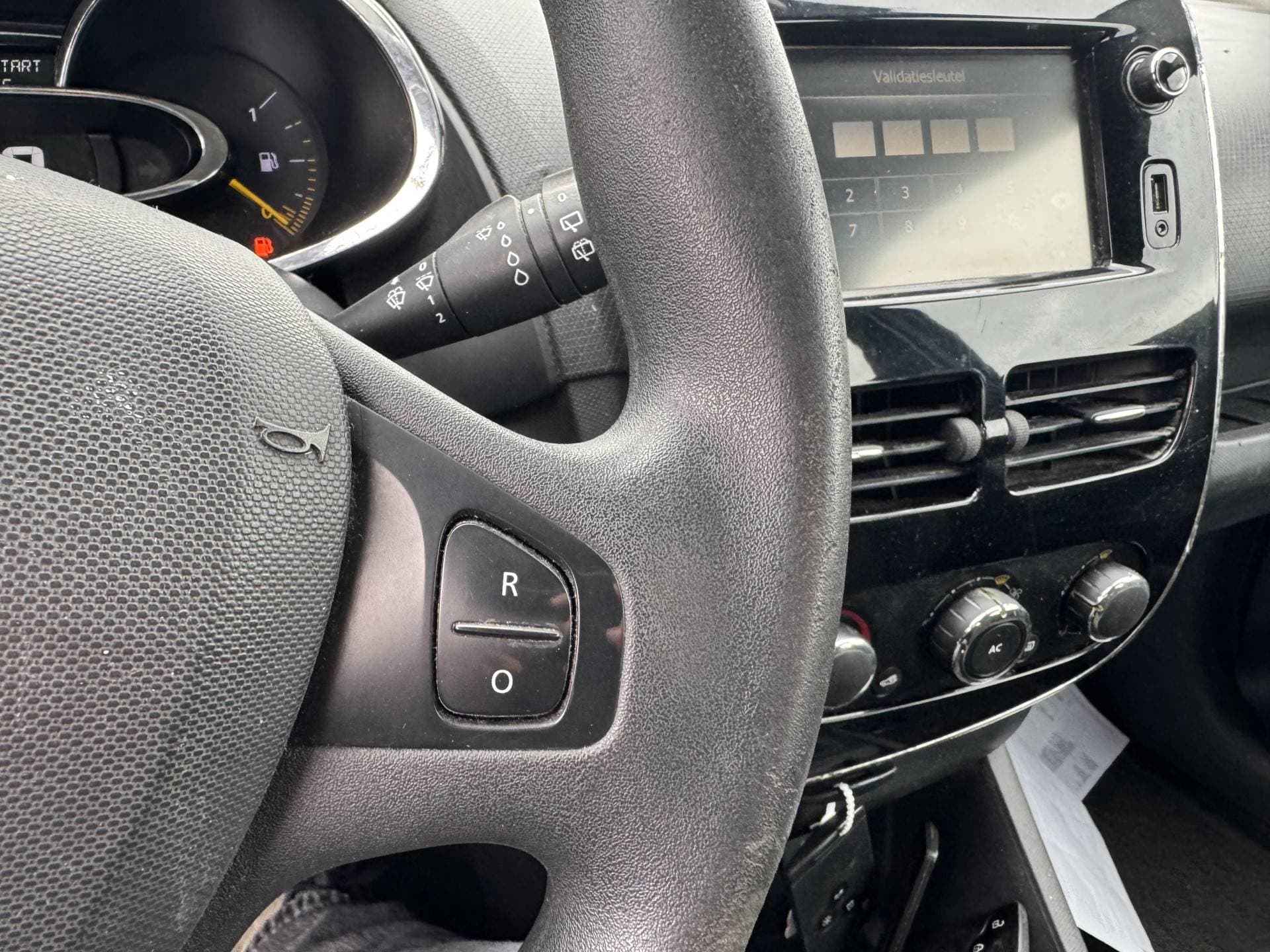 Renault Clio thumbnail 11