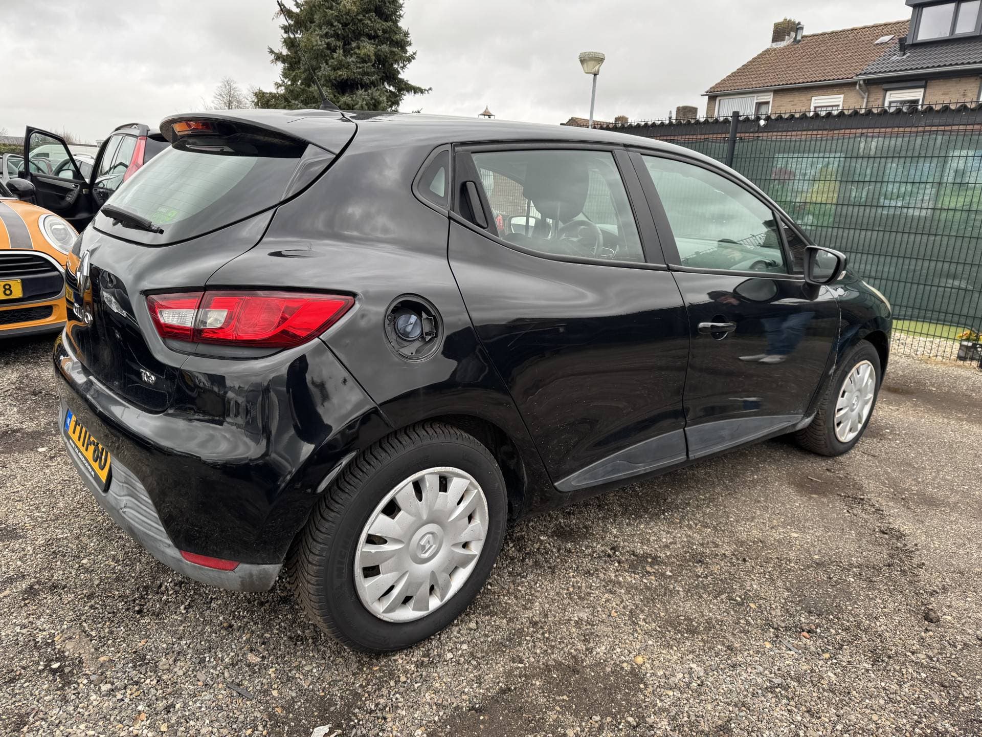 Renault Clio thumbnail 6