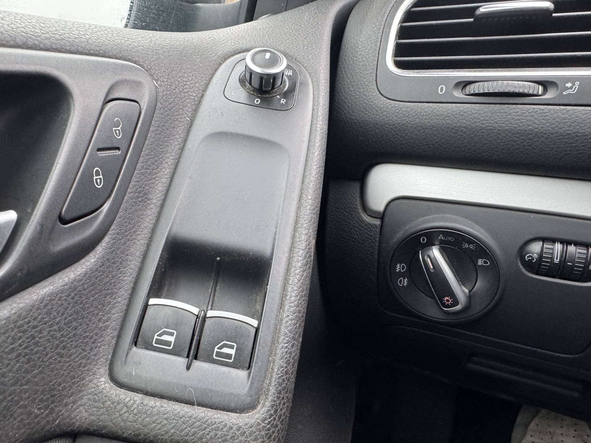 Volkswagen Golf thumbnail 11