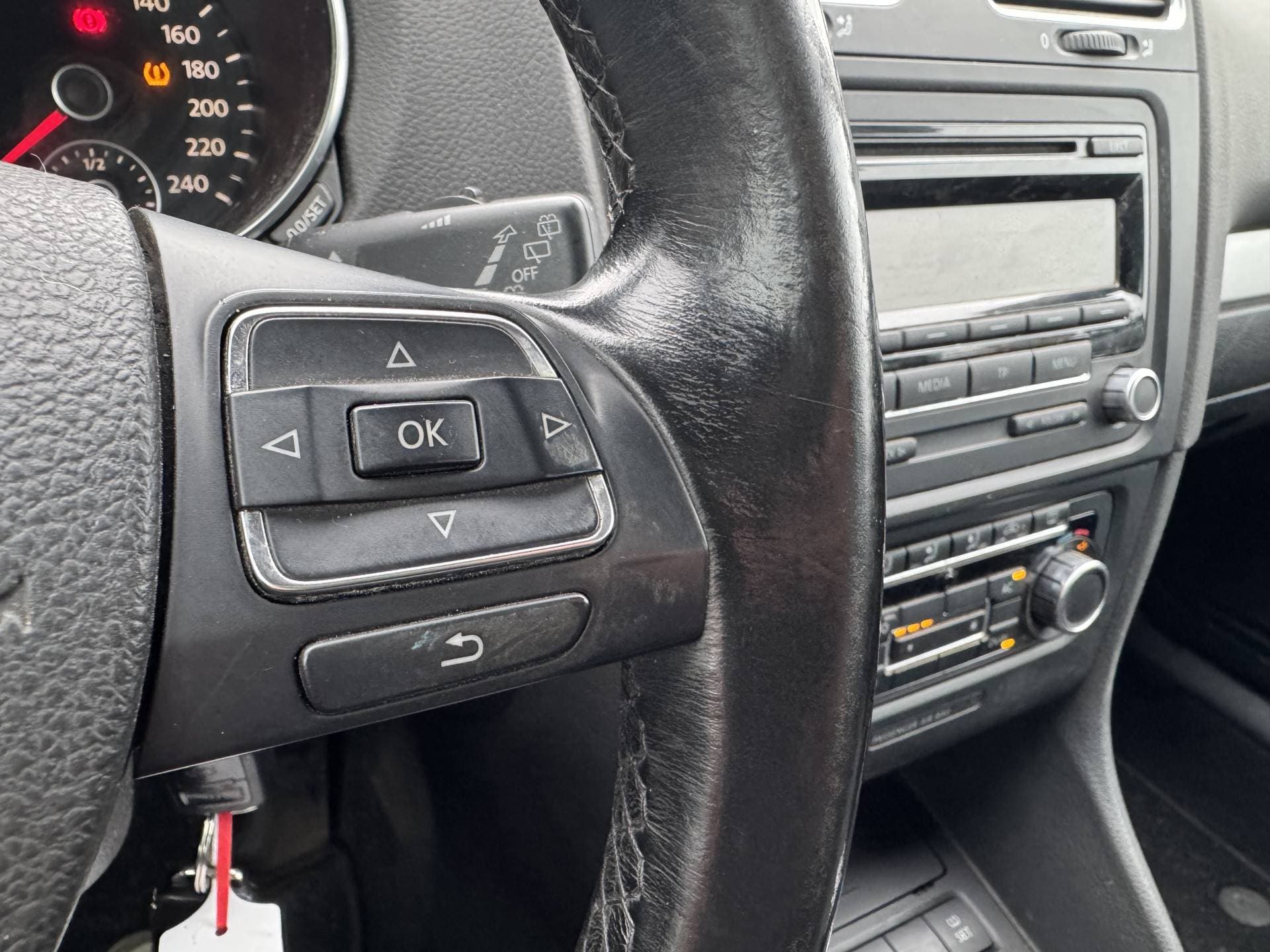 Volkswagen Golf thumbnail 8