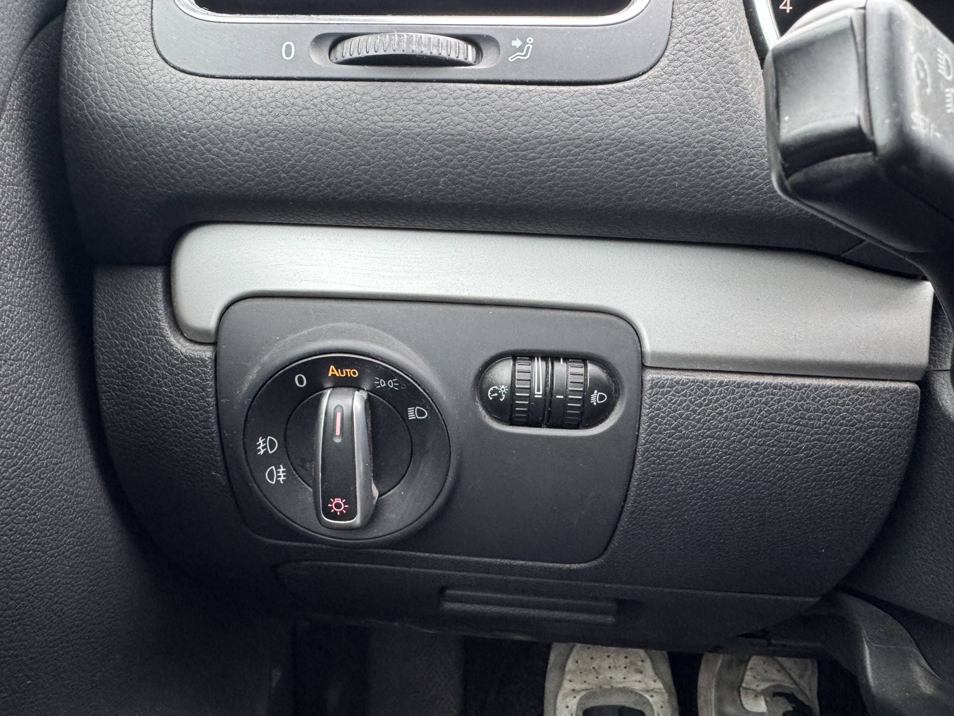 Volkswagen Golf thumbnail 10