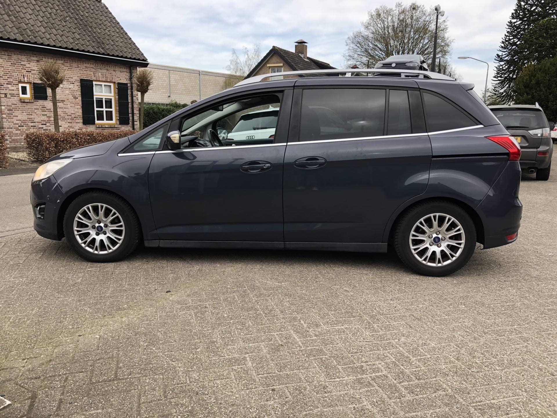 Ford Grand C-Max thumbnail 3