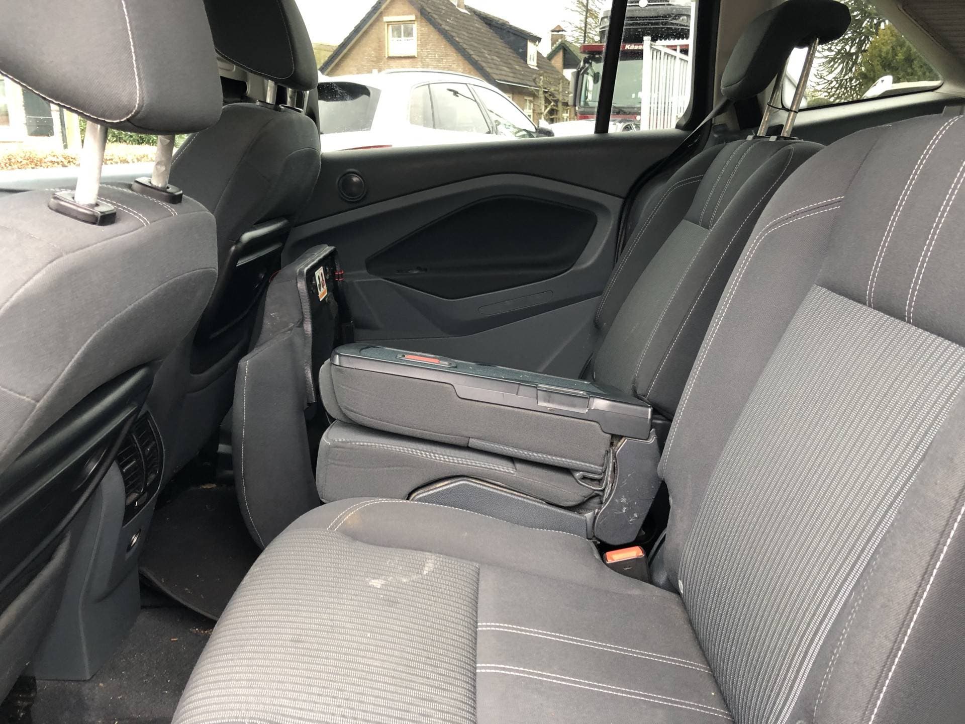 Ford Grand C-Max thumbnail 9