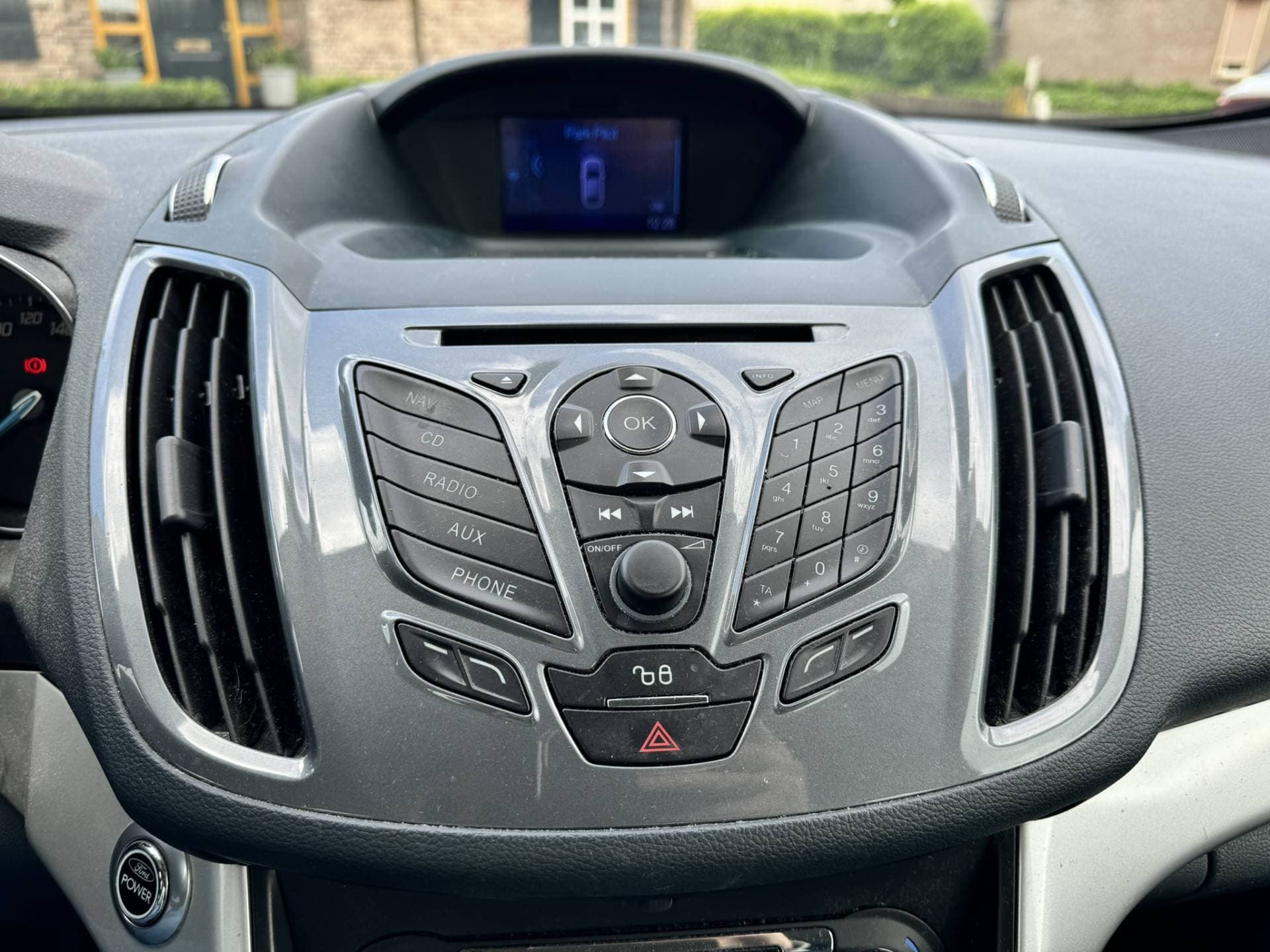 Ford C-MAX thumbnail 12