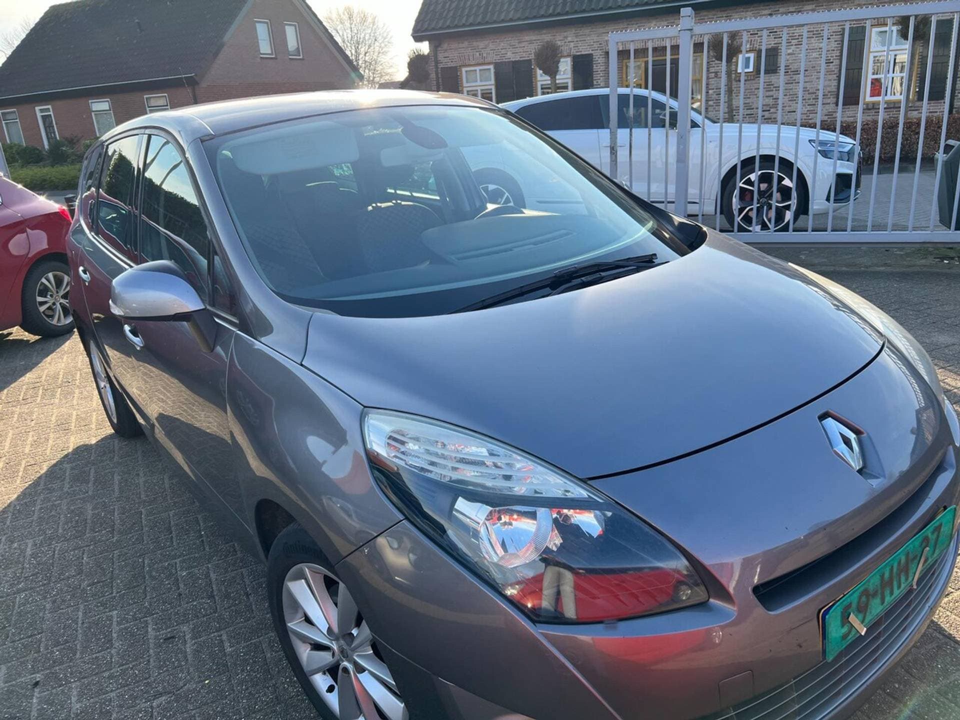 Renault Grand Scénic thumbnail 2