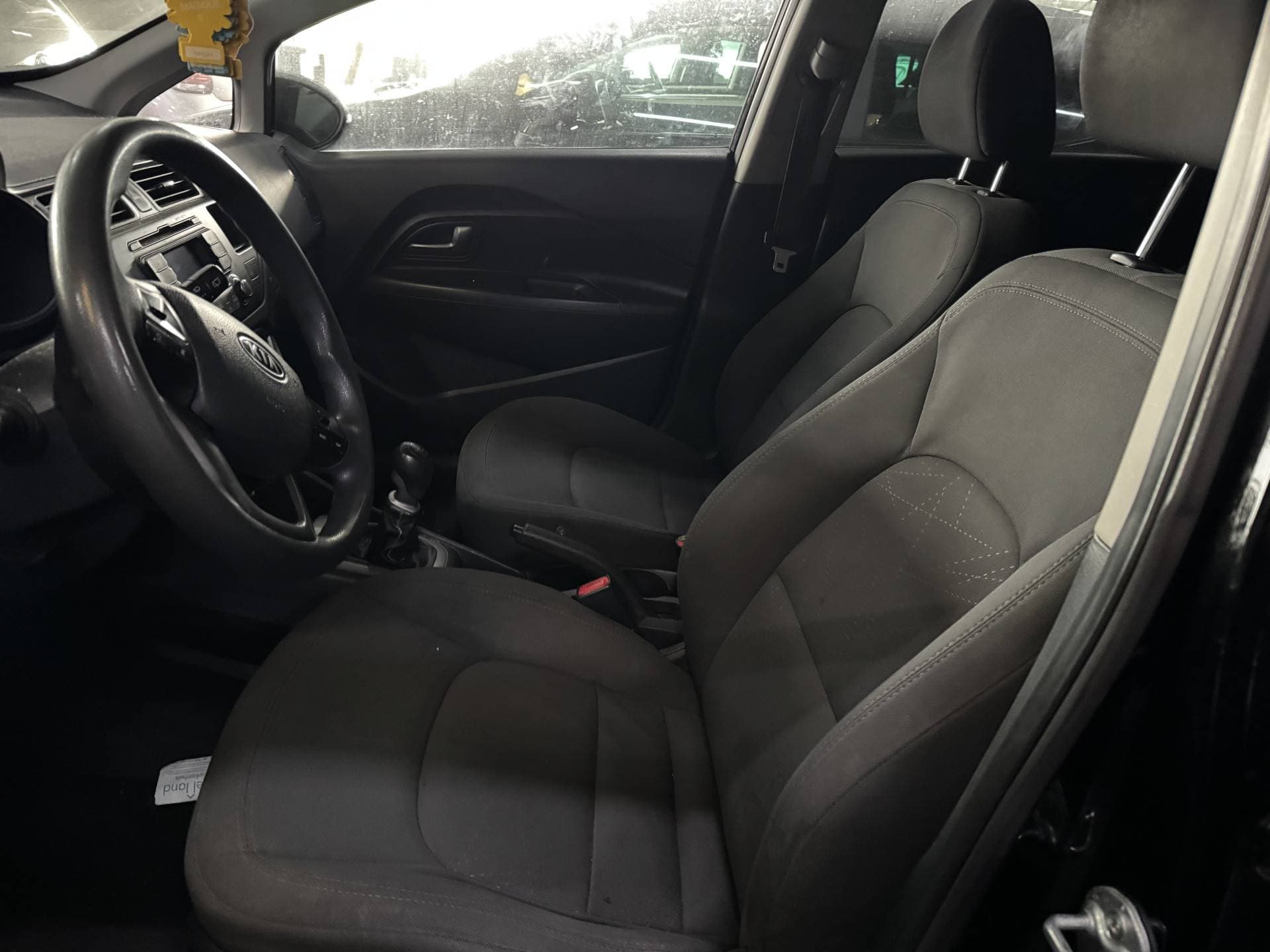 Kia Rio thumbnail 10