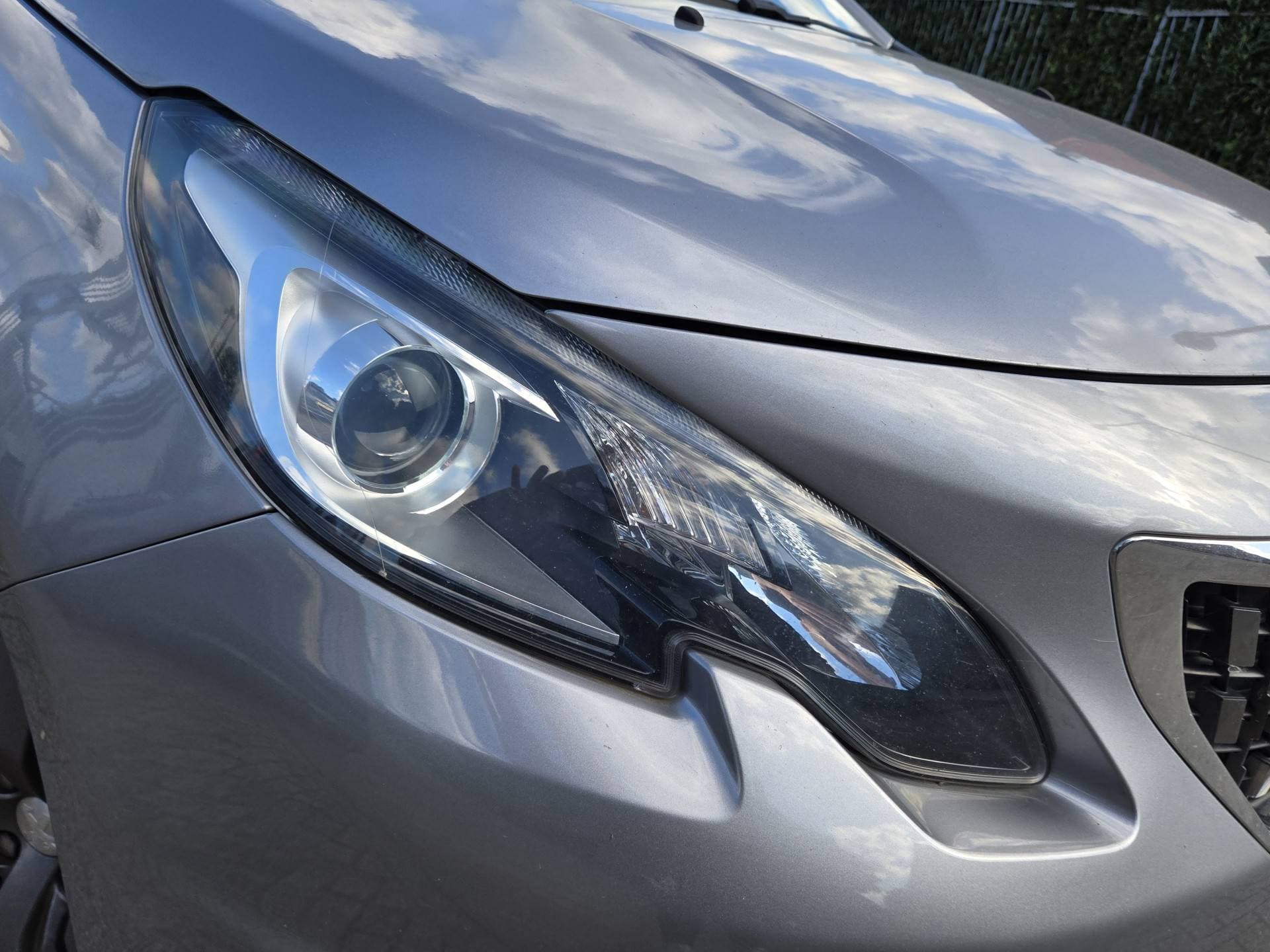 Peugeot 2008 thumbnail 2