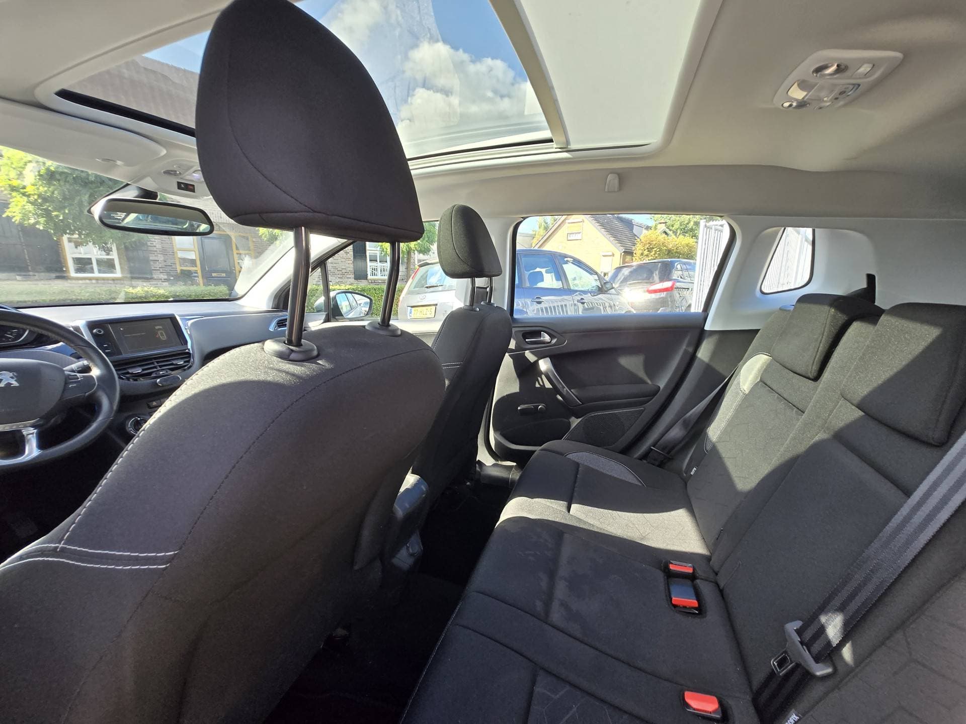 Peugeot 2008 thumbnail 12