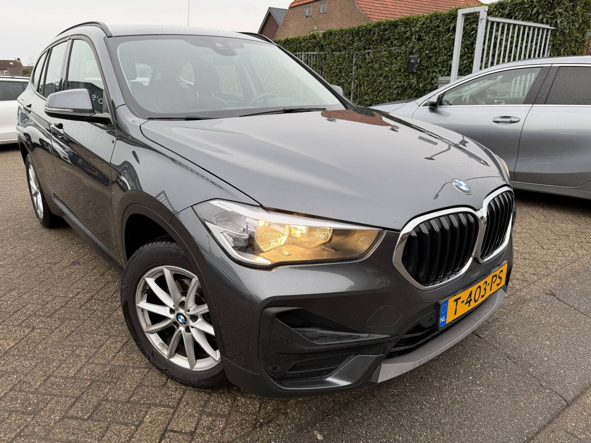 Bmw X1 thumbnail 2