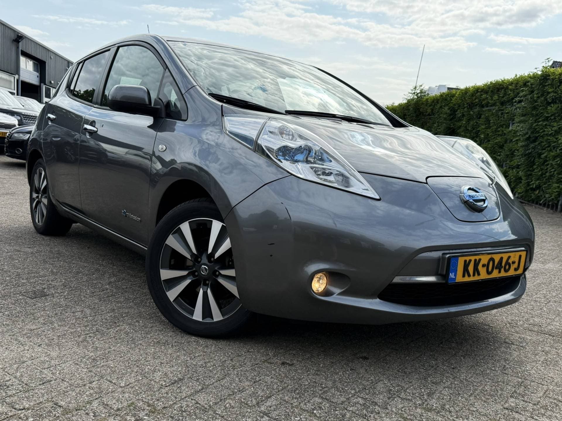 Nissan Leaf thumbnail 2