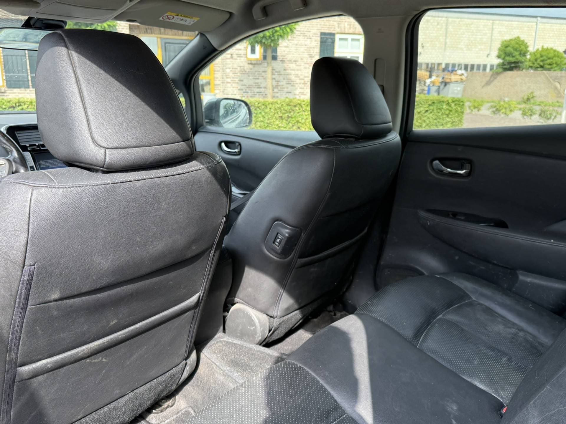 Nissan Leaf thumbnail 11