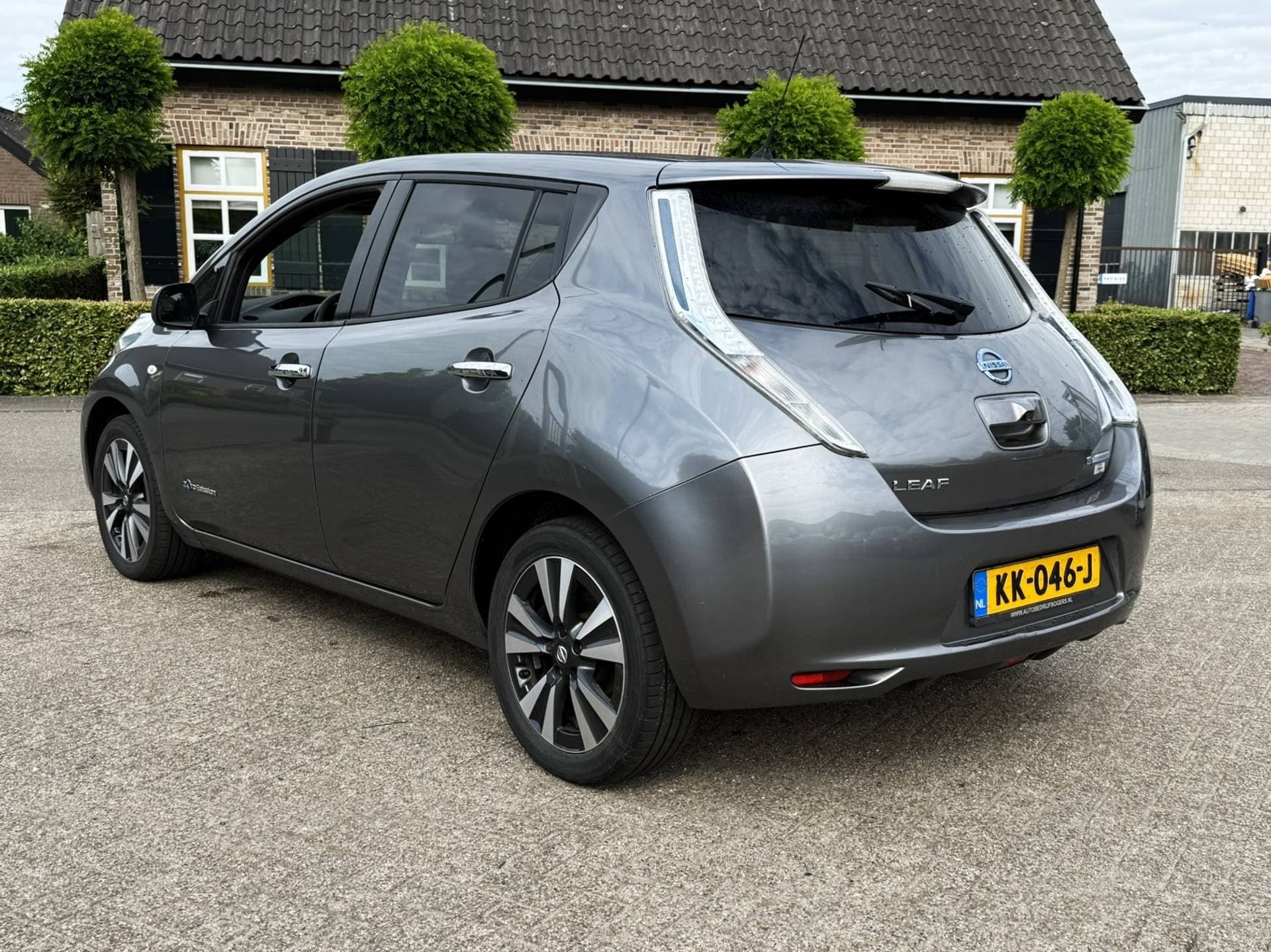 Nissan Leaf thumbnail 4
