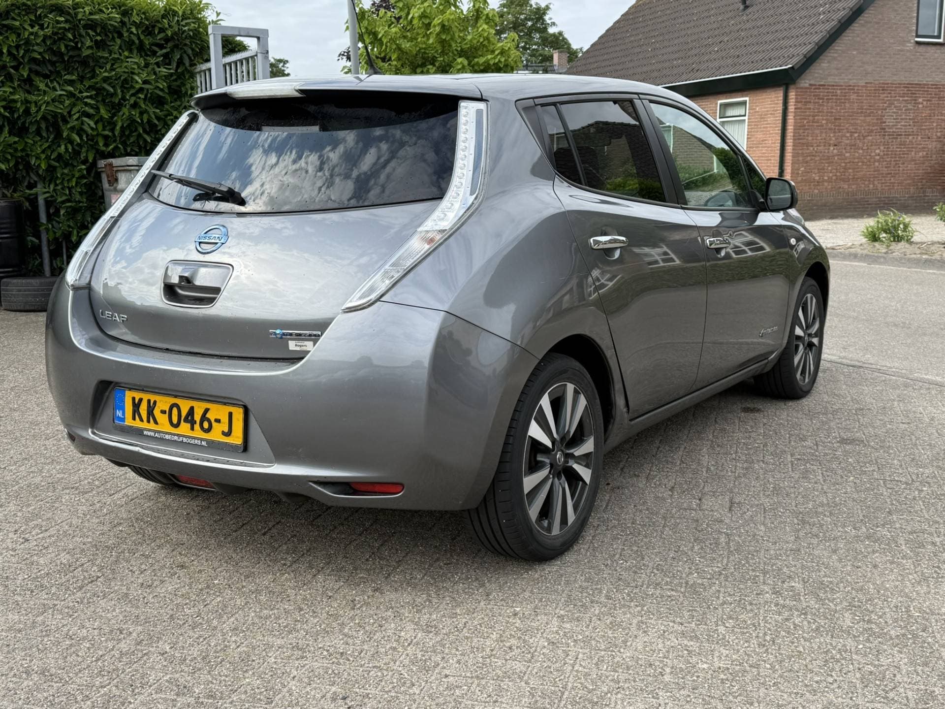 Nissan Leaf thumbnail 6