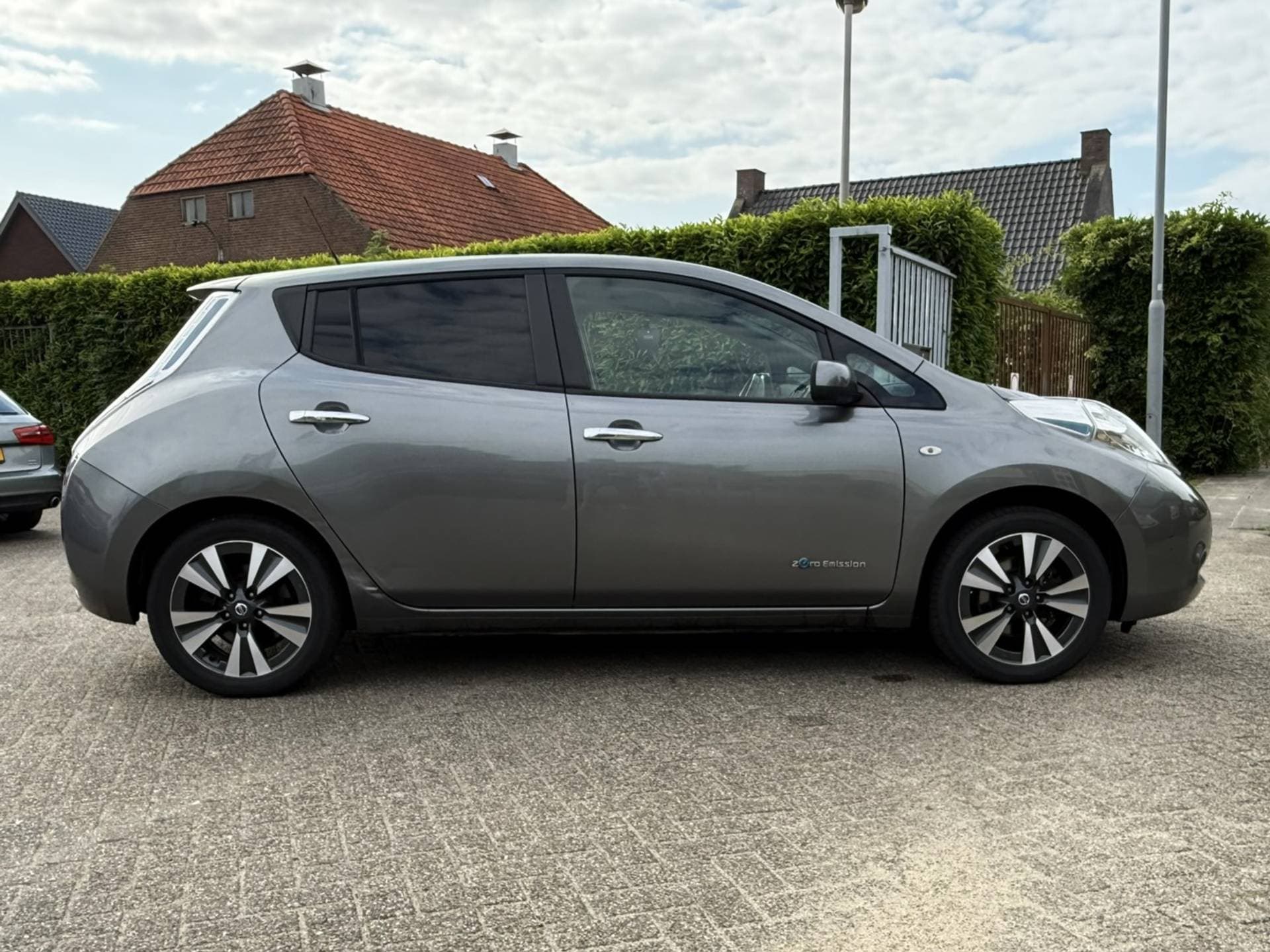 Nissan Leaf thumbnail 7