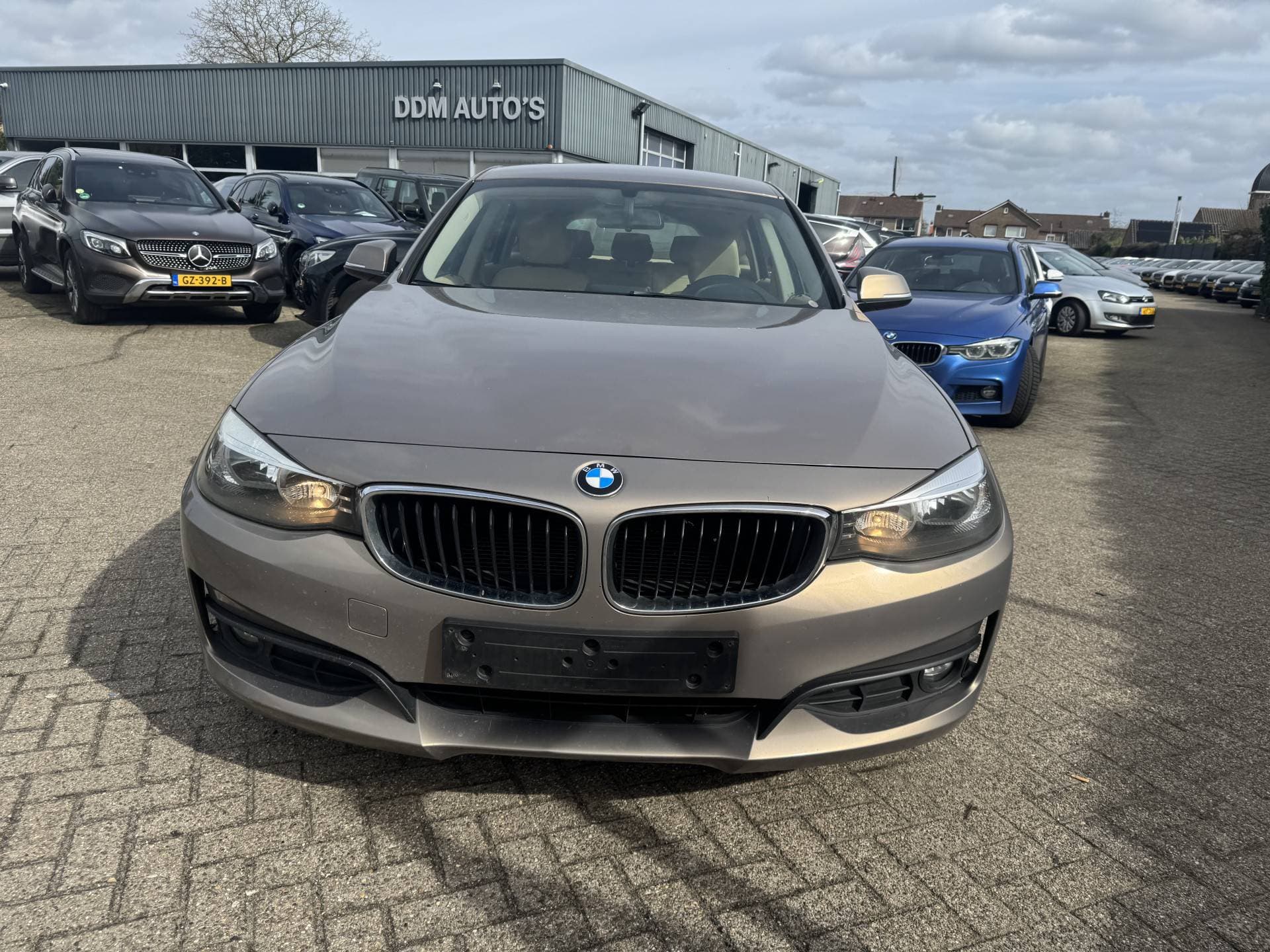 BMW 3 Serie Gran Turismo 320d Executive thumbnail 3