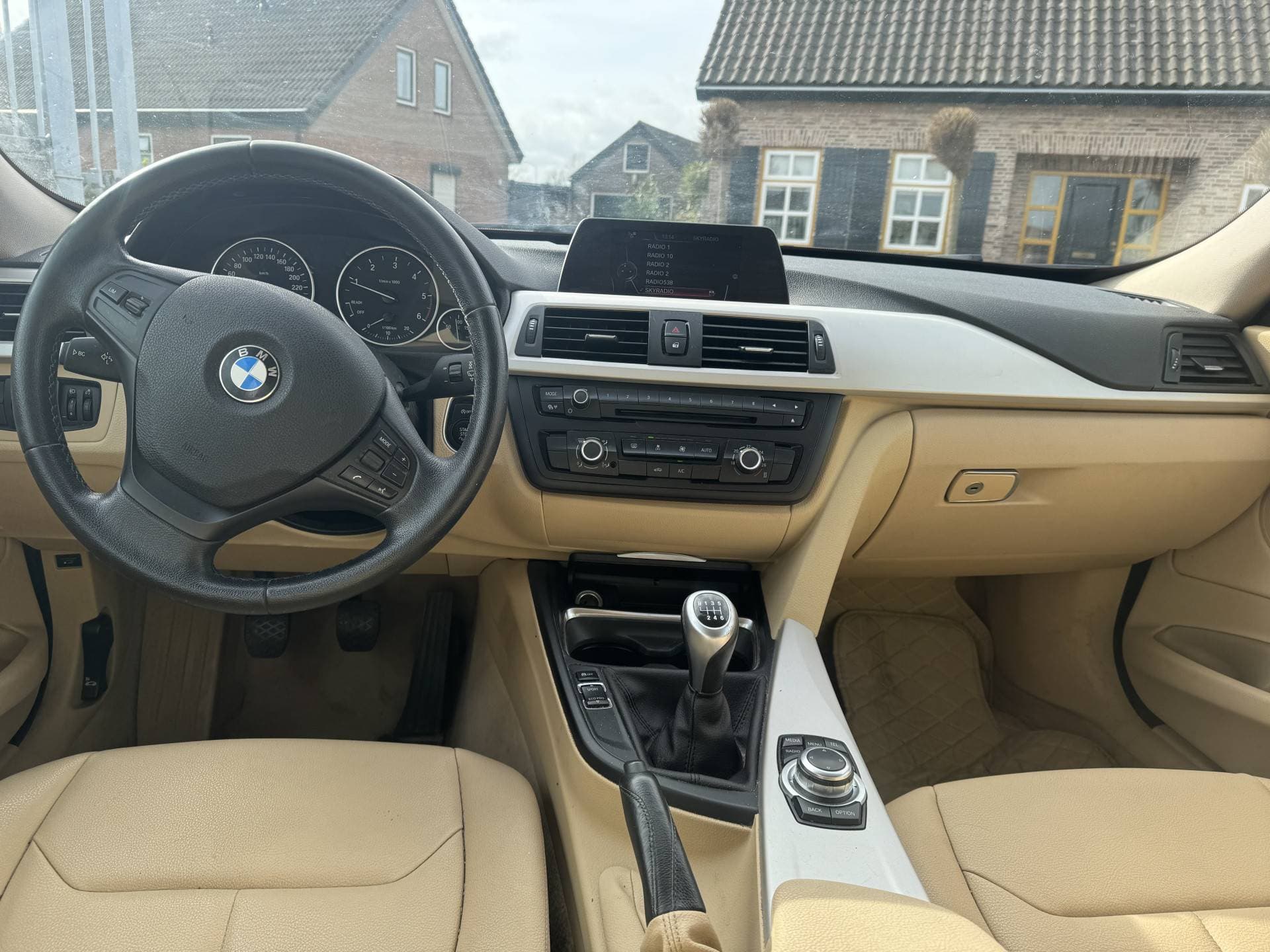 BMW 3 Serie Gran Turismo 320d Executive thumbnail 8