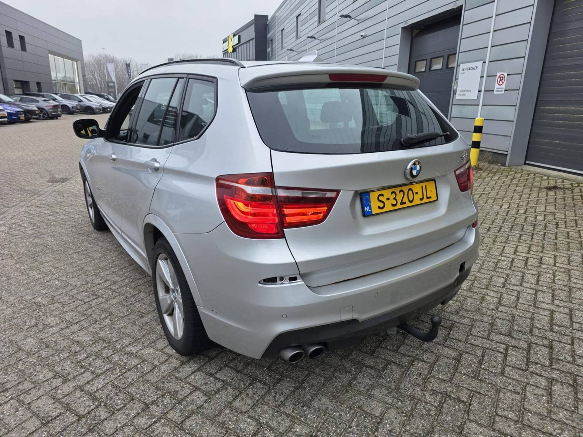 BMW X3 xDrive28i High Executive thumbnail 2