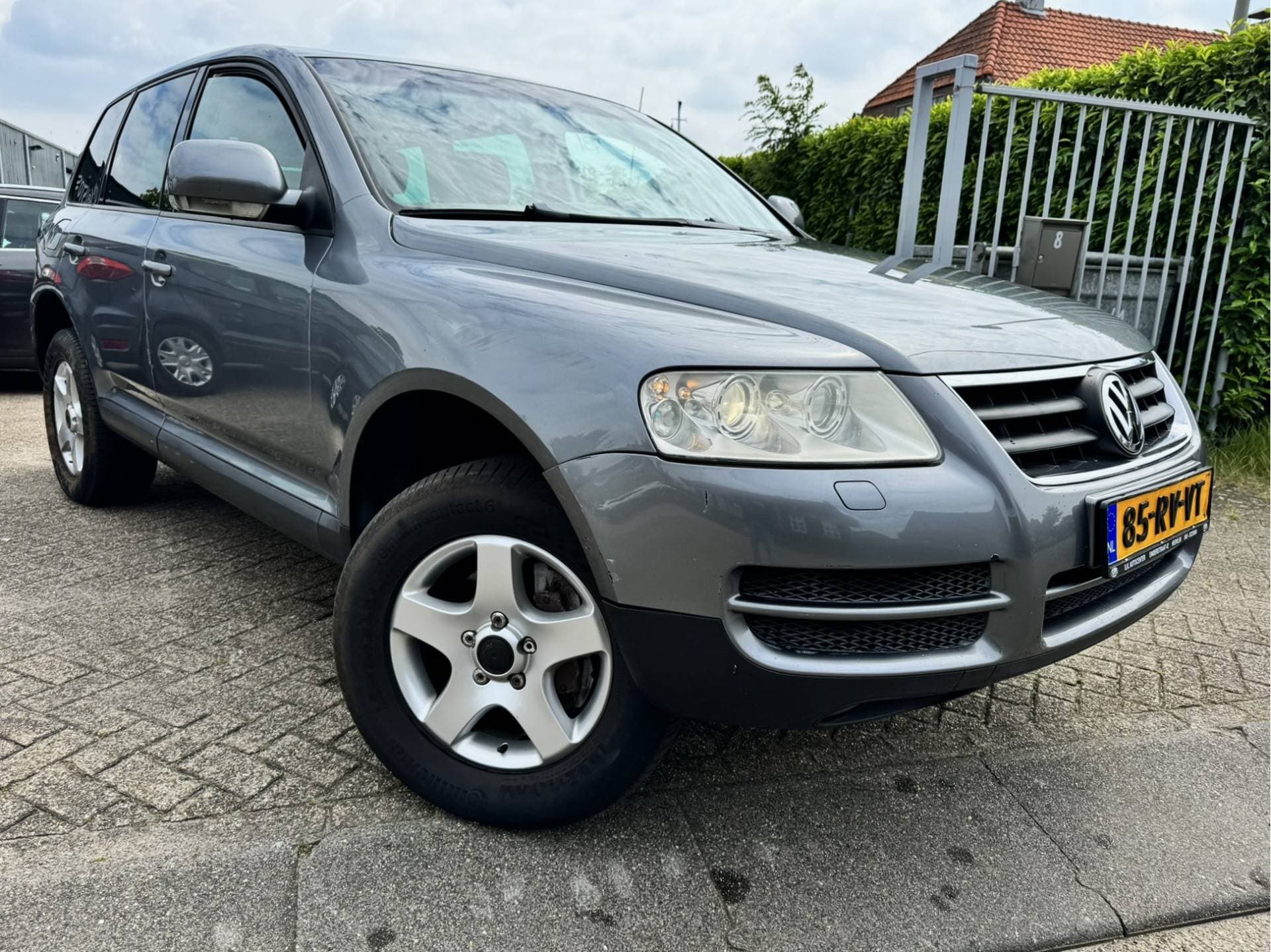 Volkswagen Touareg thumbnail 2