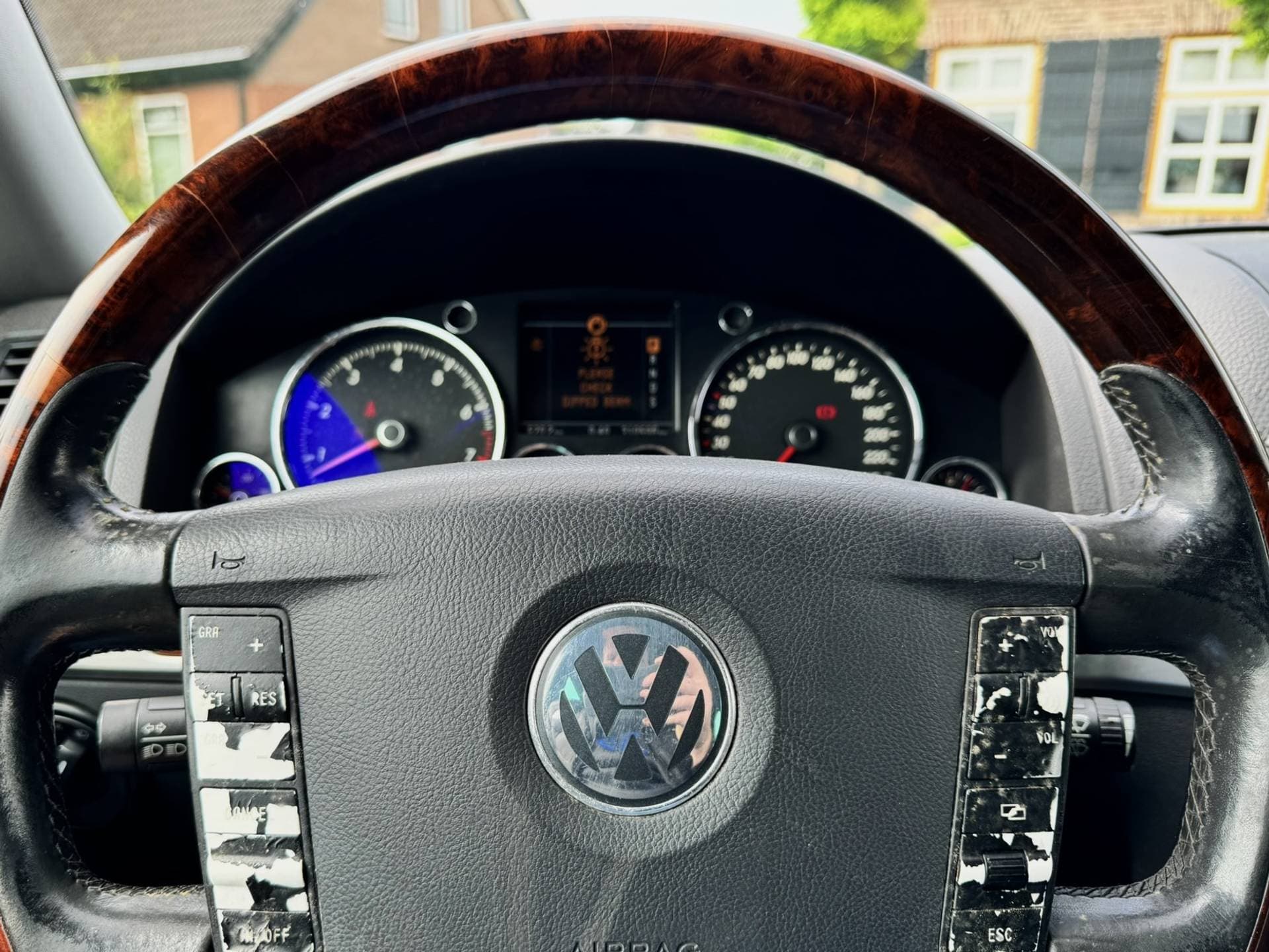 Volkswagen Touareg thumbnail 11