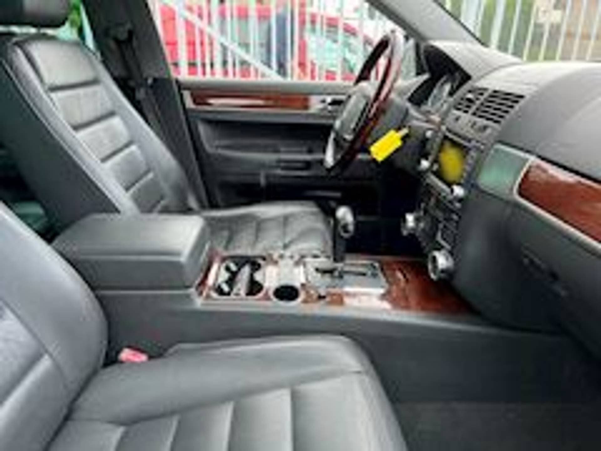 Volkswagen Touareg thumbnail 13