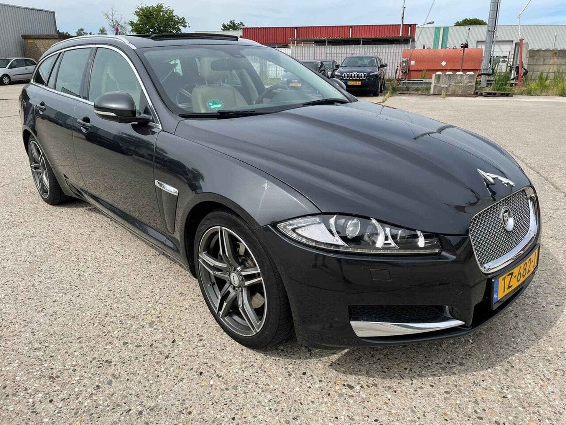 Jaguar XF thumbnail 2