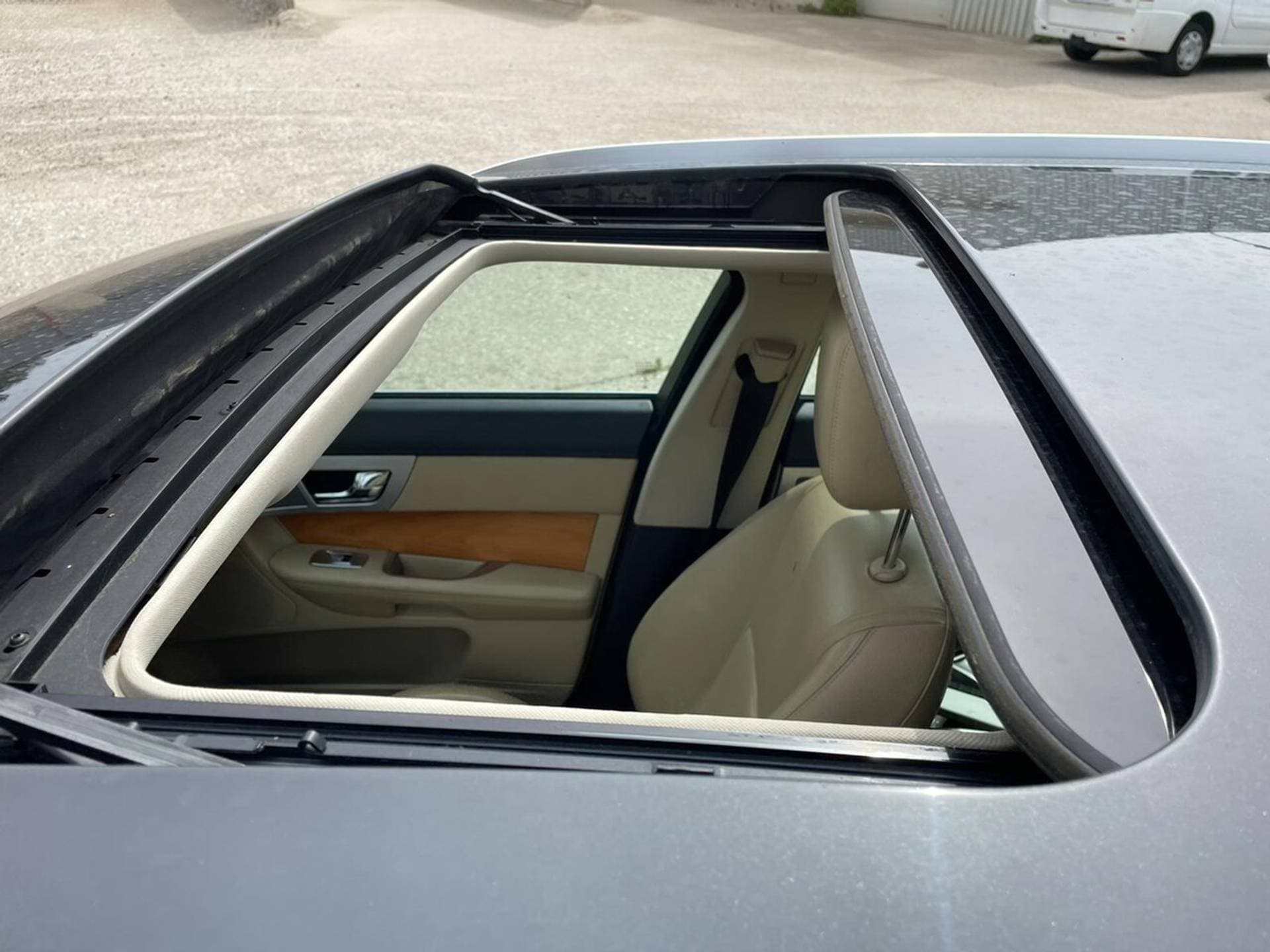 Jaguar XF thumbnail 8