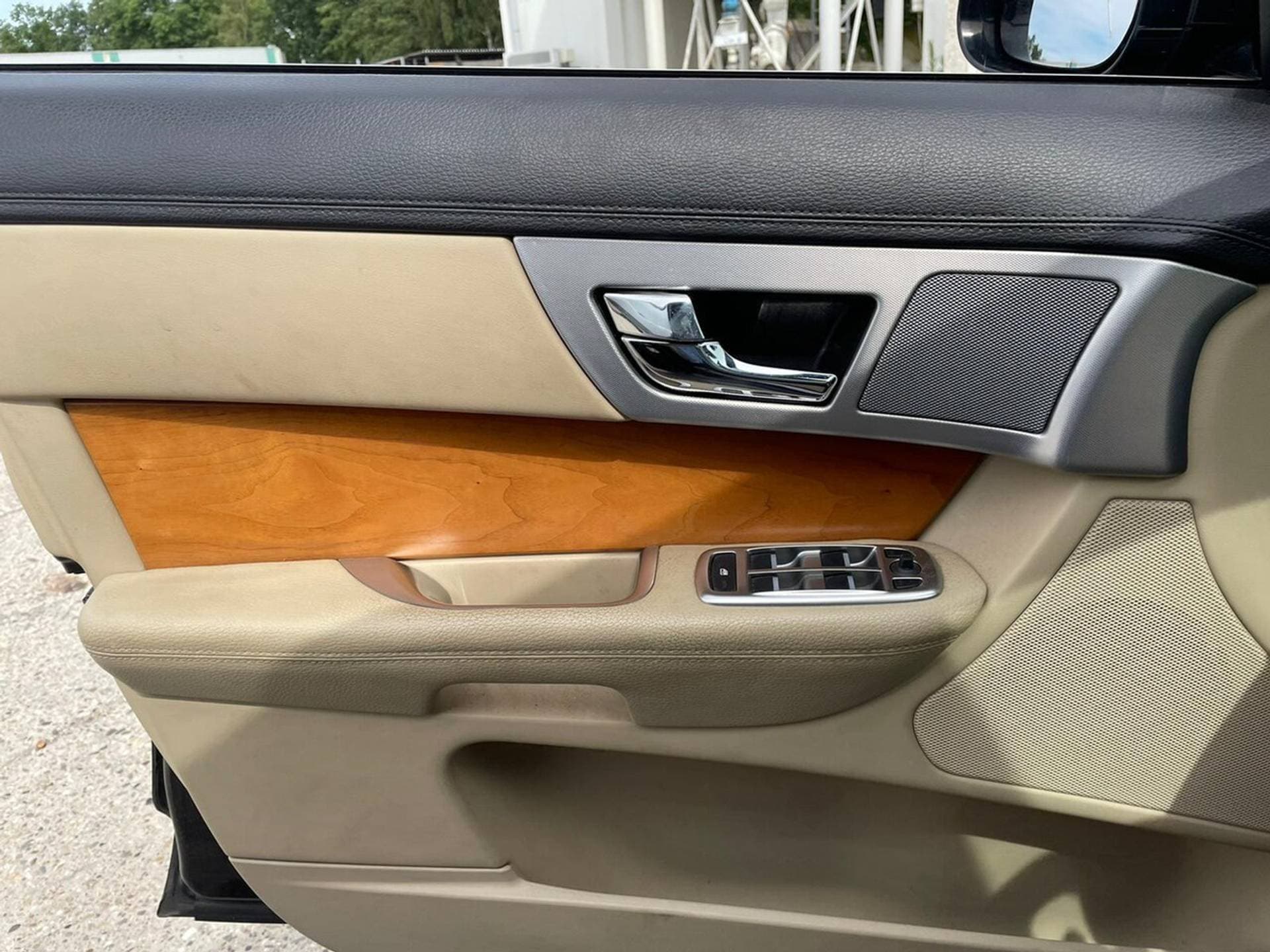 Jaguar XF thumbnail 10