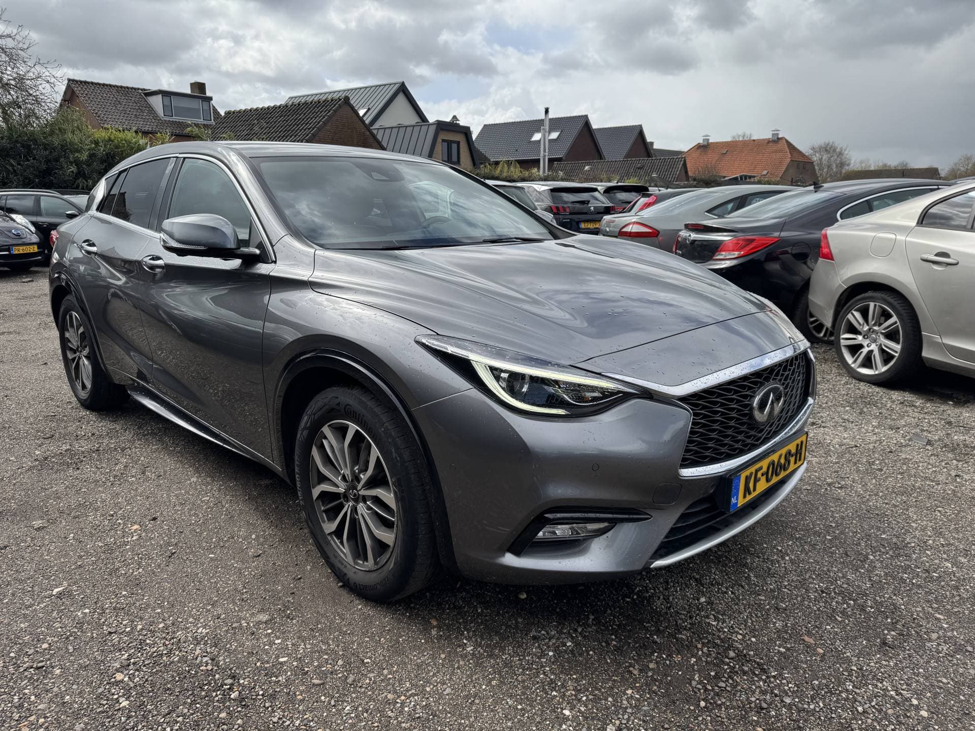 Infiniti Q thumbnail 2