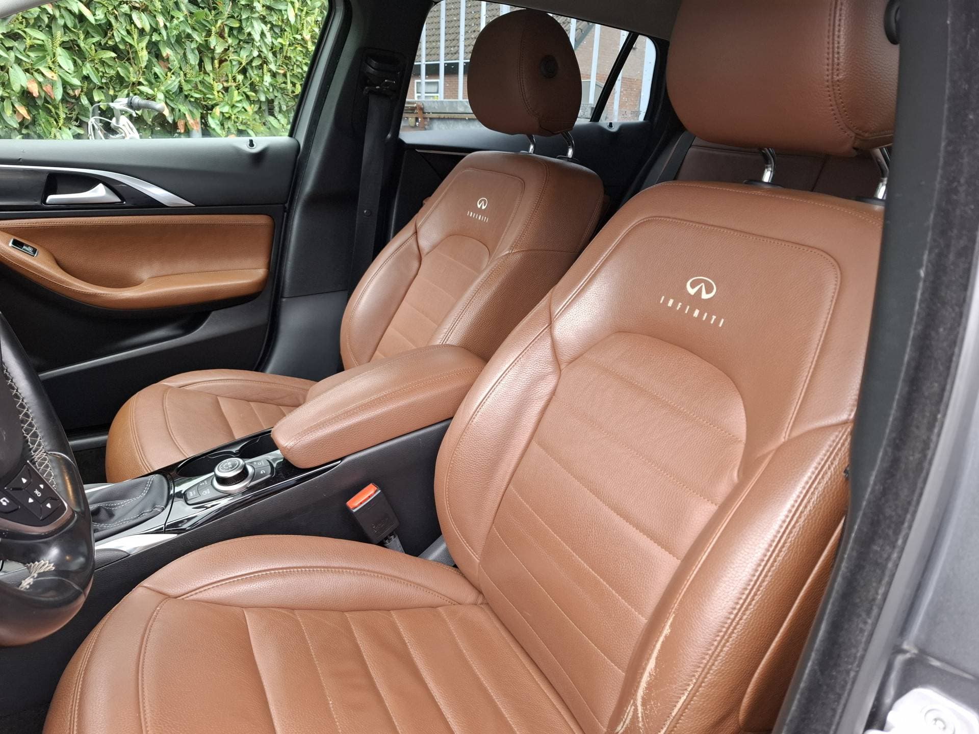 Infiniti Q thumbnail 12