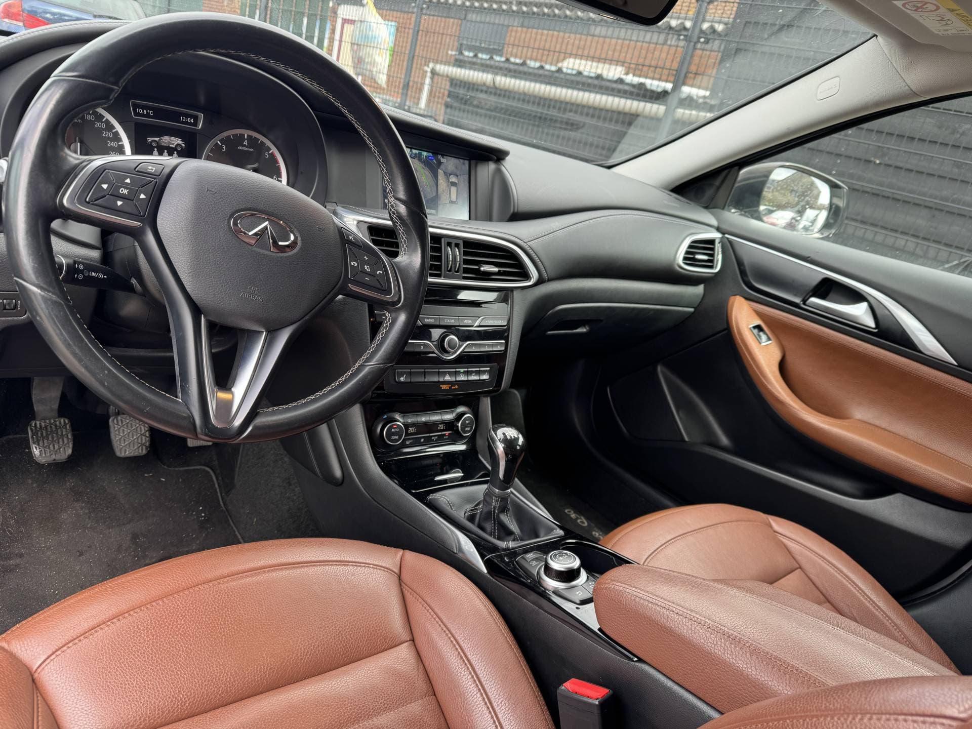 Infiniti Q thumbnail 13