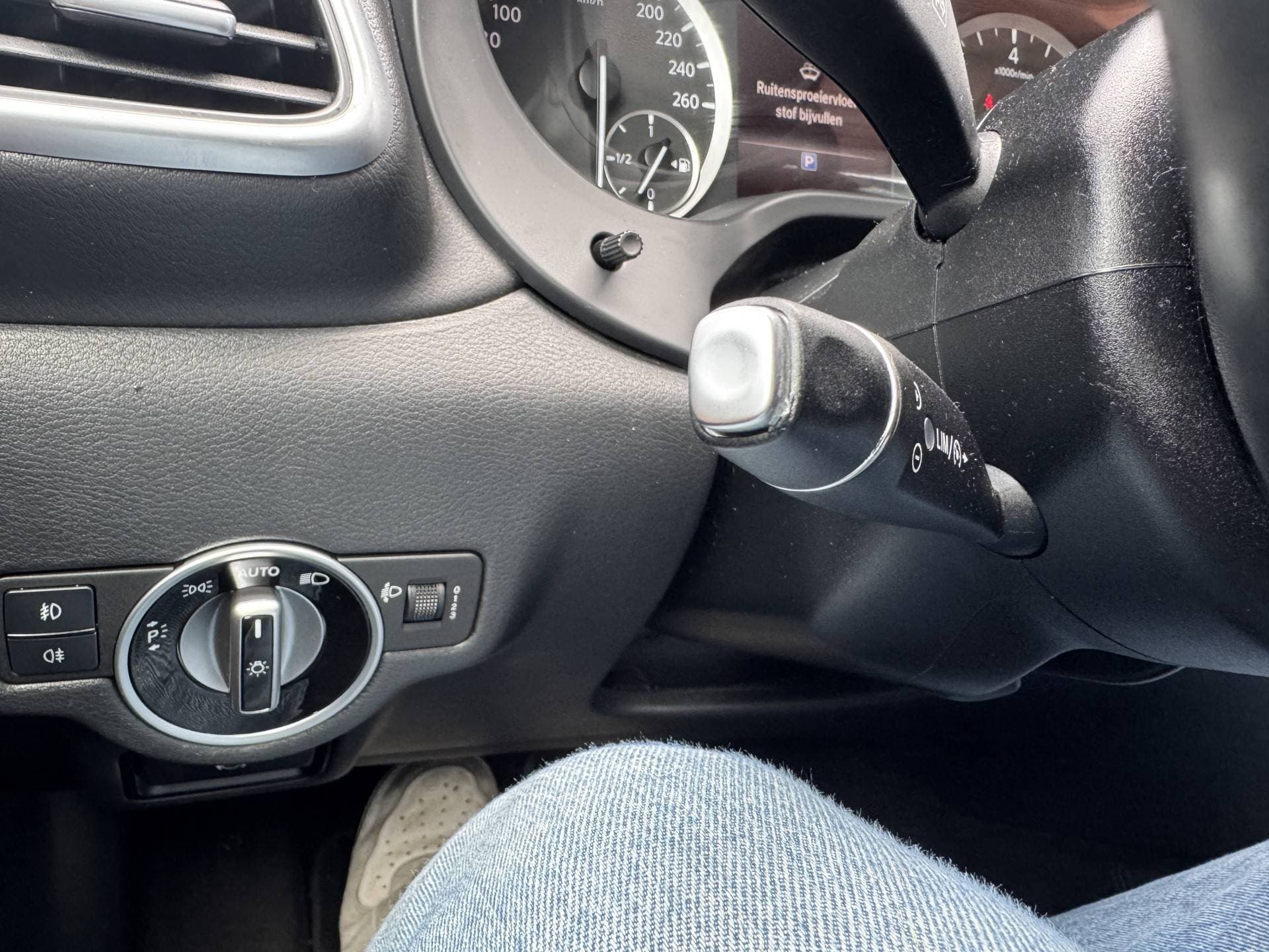 Infiniti Q thumbnail 16