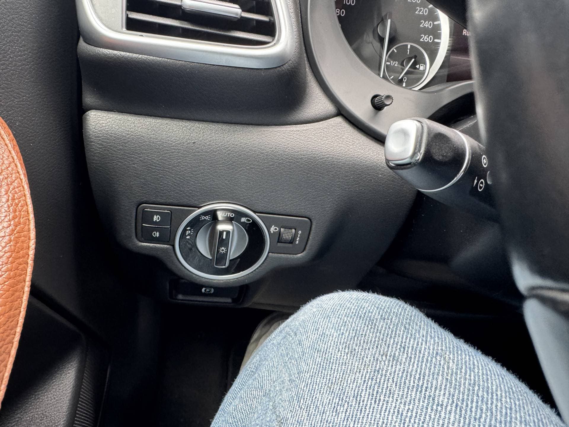 Infiniti Q thumbnail 17