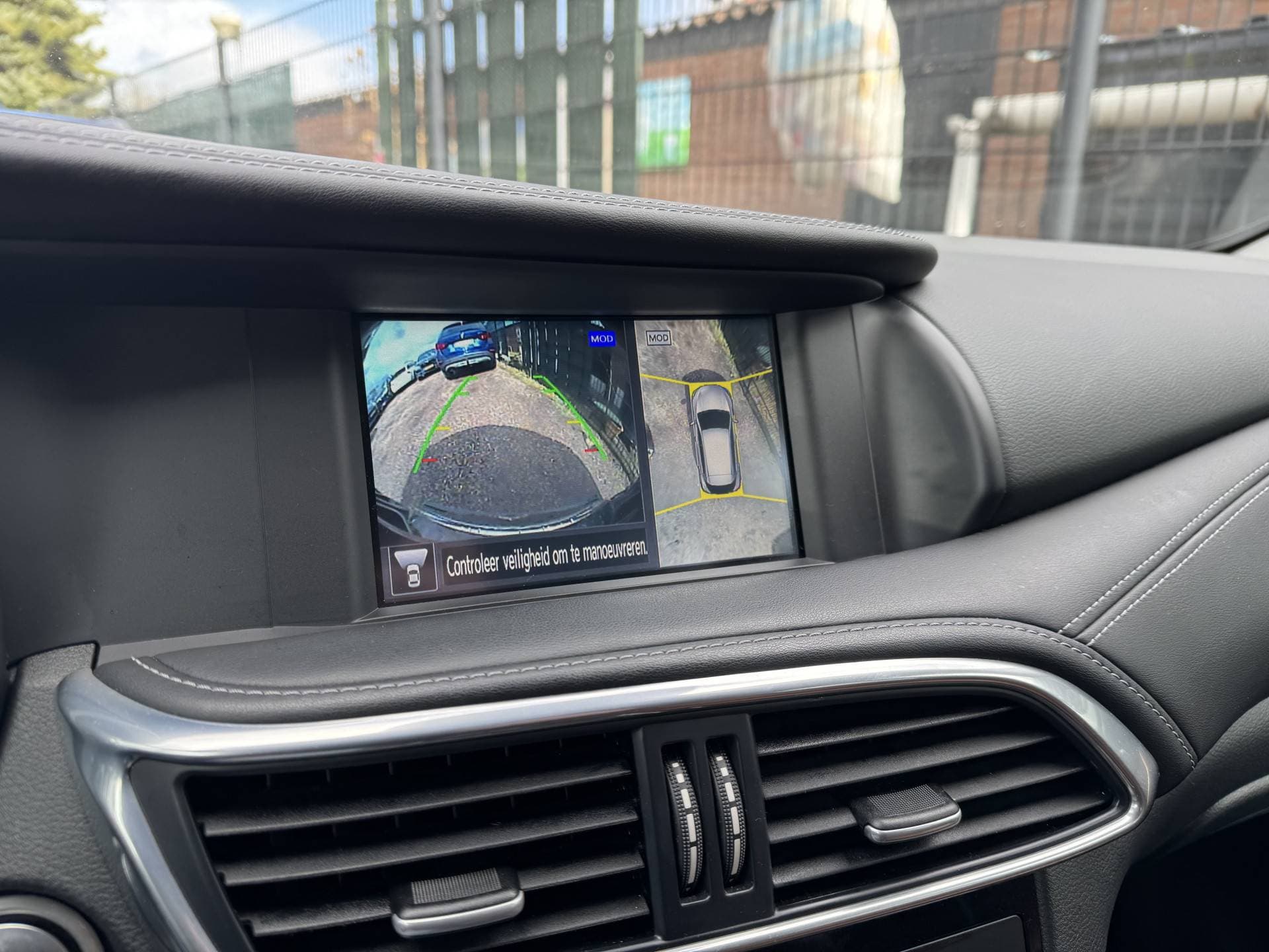 Infiniti Q thumbnail 20