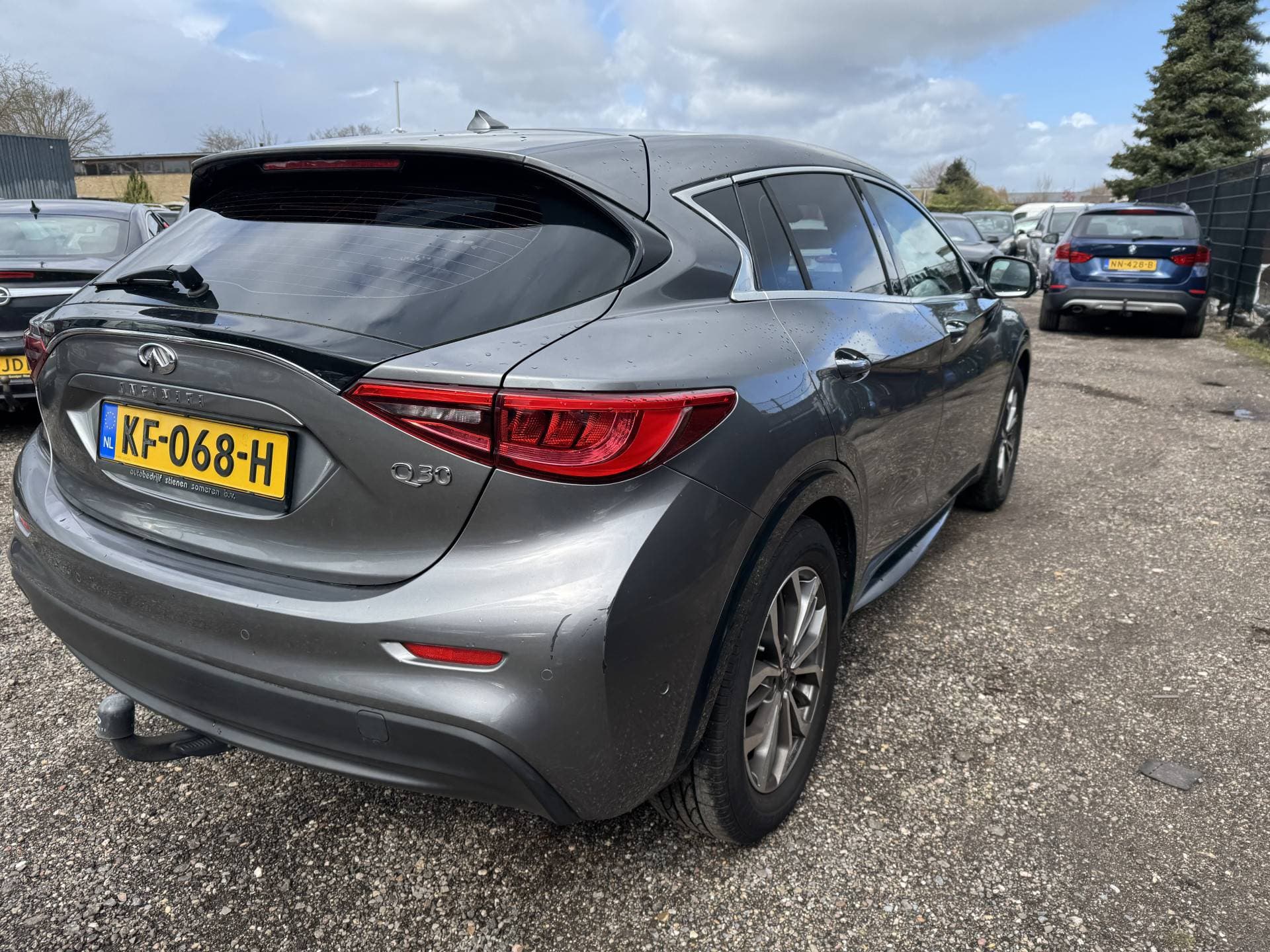 Infiniti Q thumbnail 3