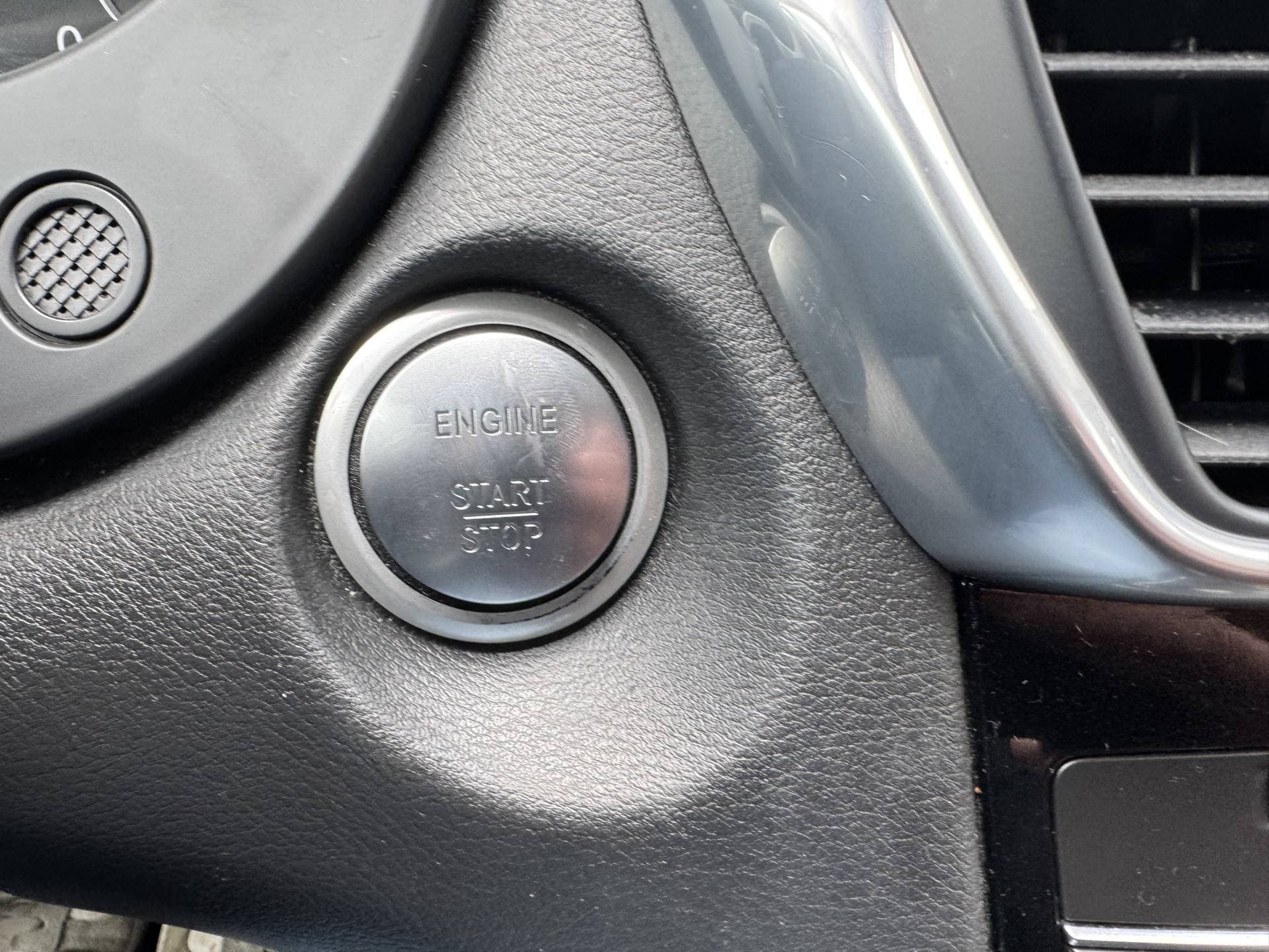 Infiniti Q thumbnail 22